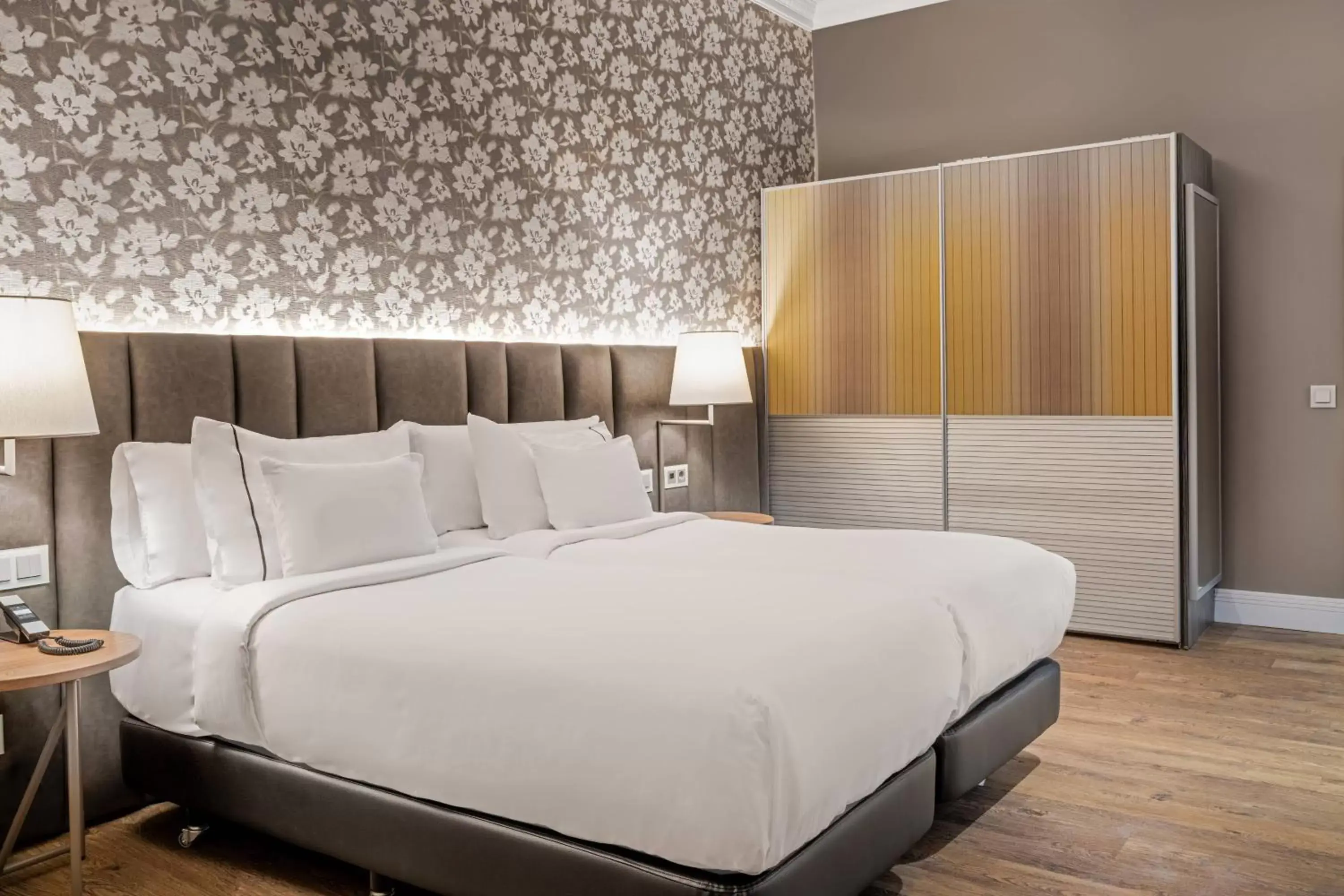 Photo of the whole room, Bed in Hotel Palacio del Retiro, Autograph Collection