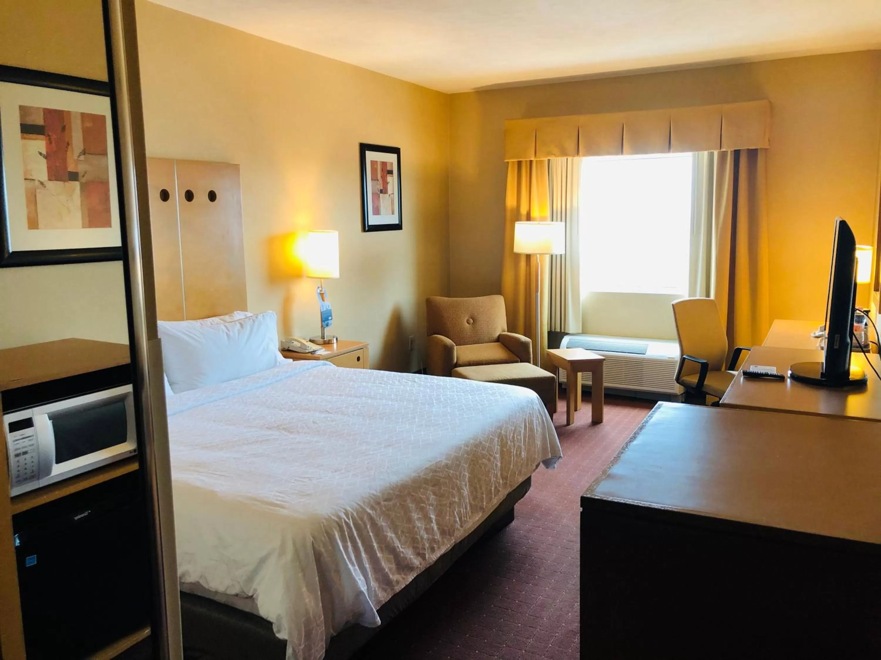 Photo of the whole room, Bed in Holiday Inn Express Saltillo Zona Aeropuerto by IHG