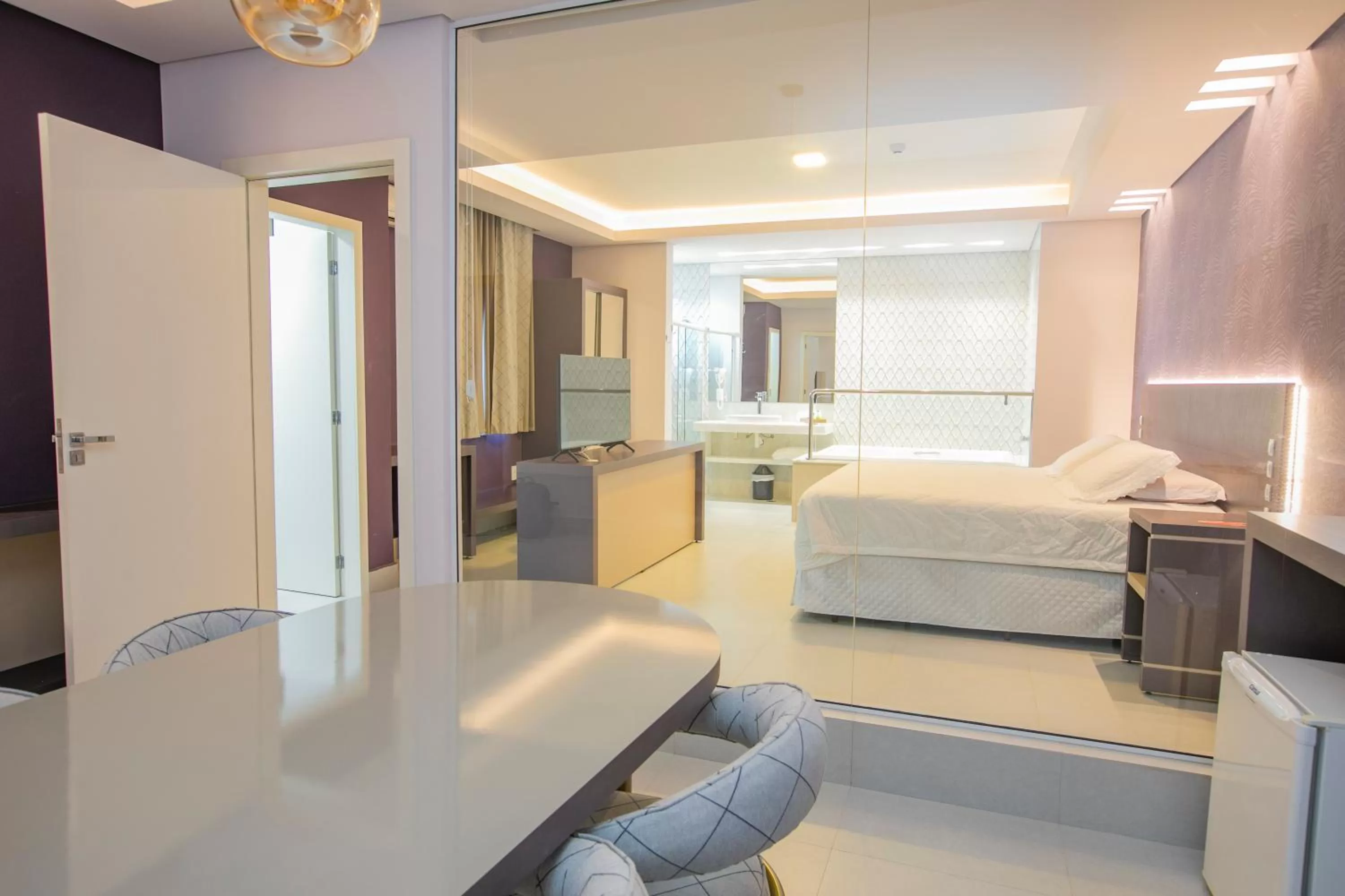 Living room, Bed in Grand Carimã Resort & Convention Center