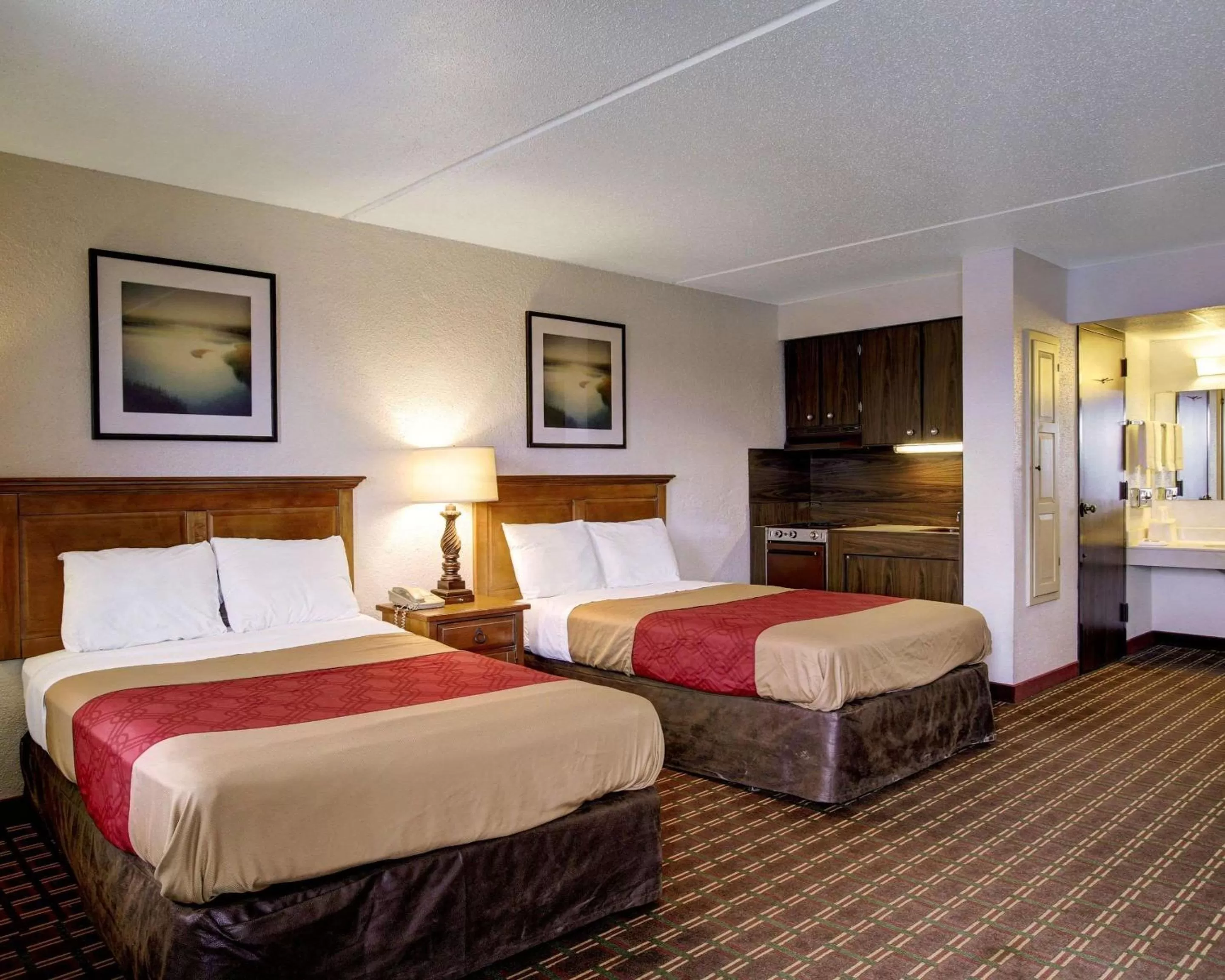 Photo of the whole room, Bed in Rodeway Inn New Braunfels - San Antonio Area