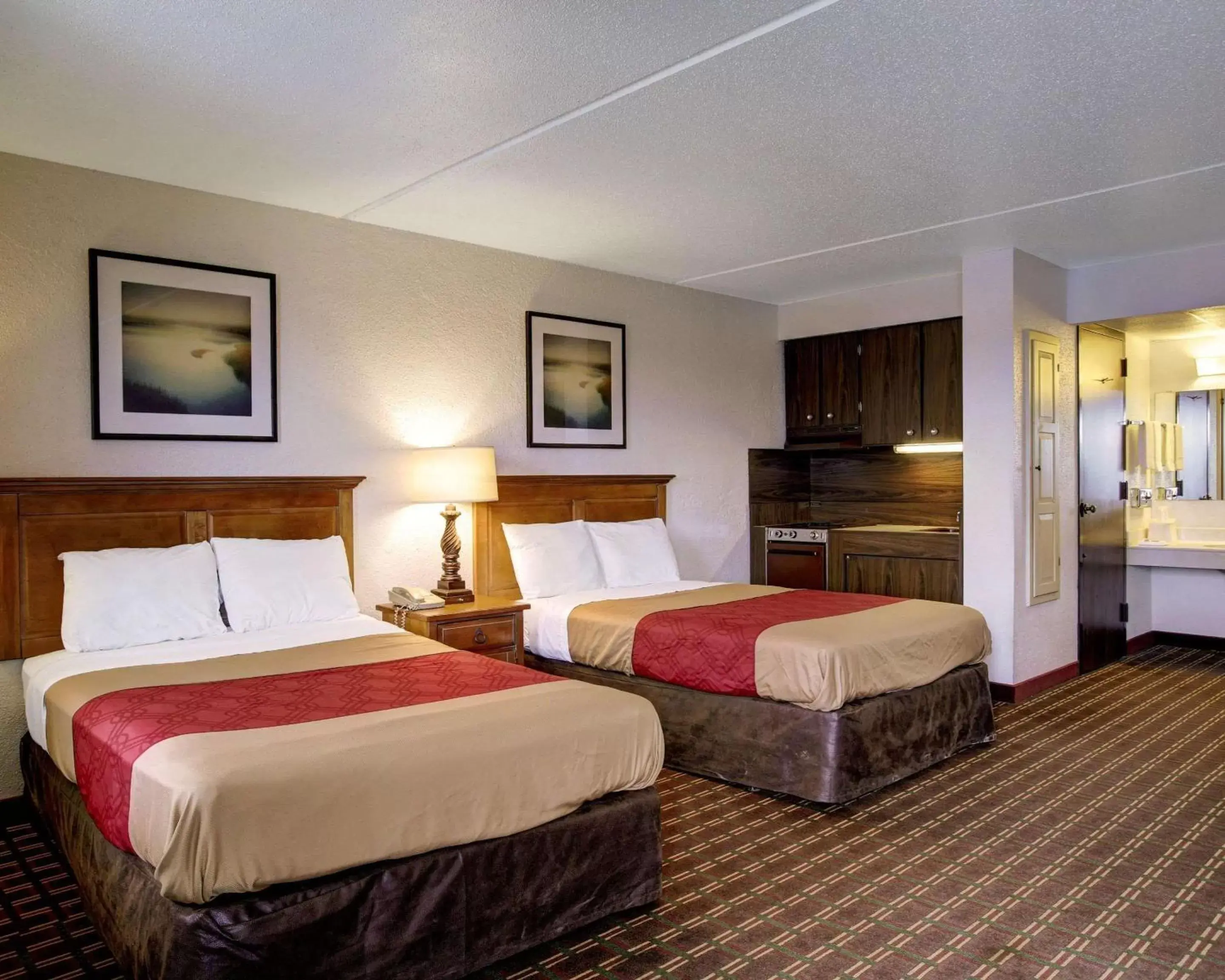 Photo of the whole room, Bed in Rodeway Inn New Braunfels