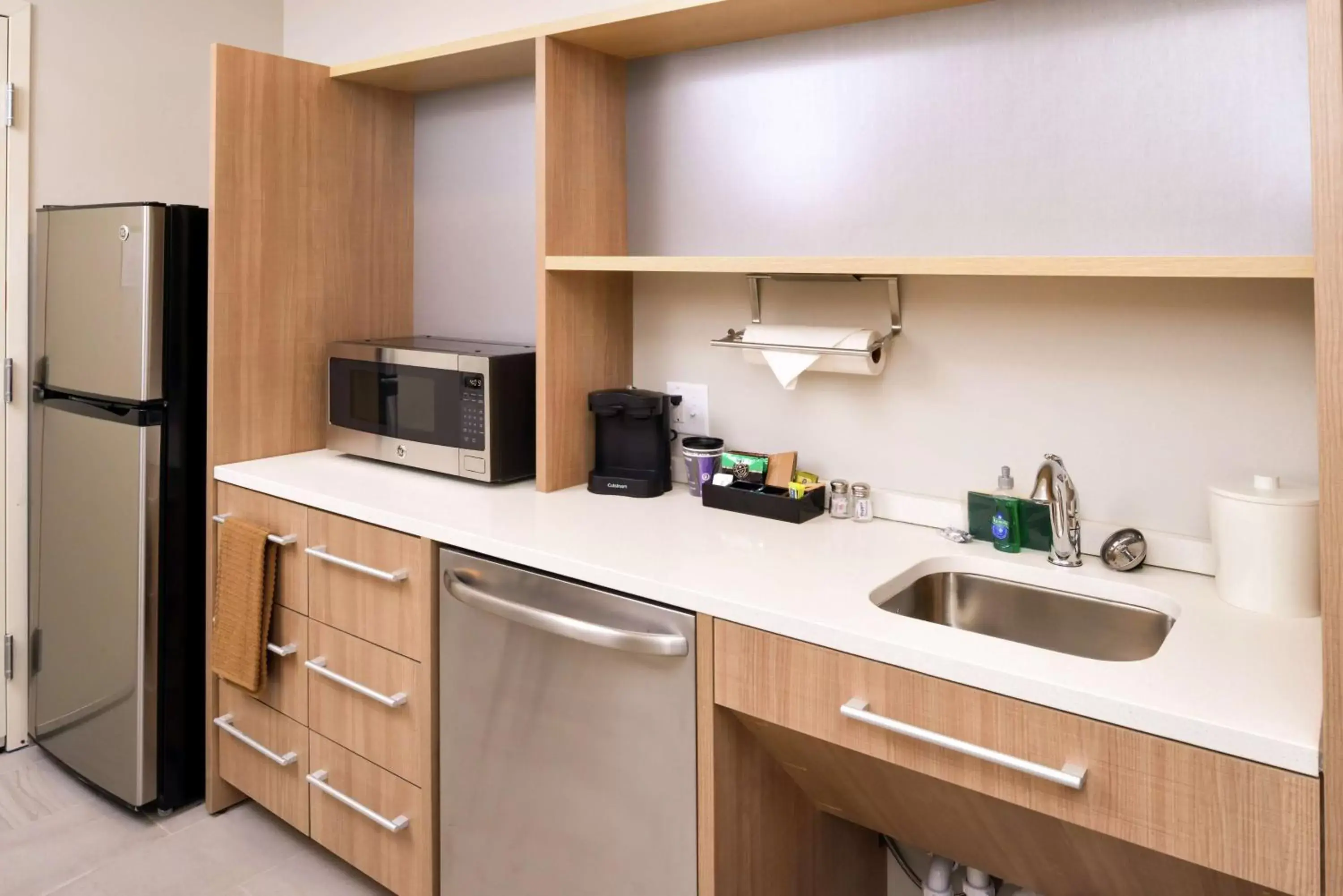 Kitchen or kitchenette, Kitchen/Kitchenette in Home2 Suites By Hilton Merrillville