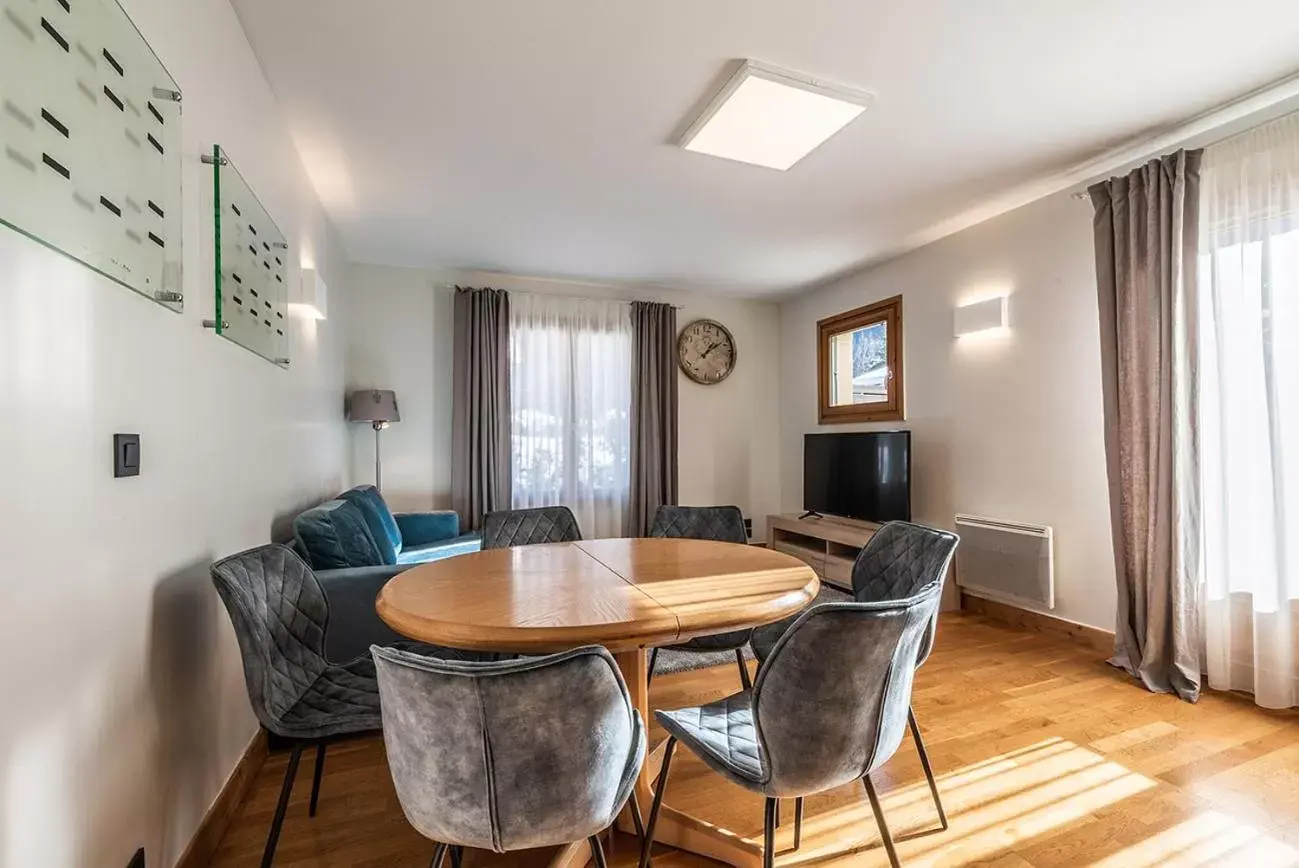 Three-Bedroom Apartment in Eden Hotel, Apartments and Chalet Chamonix Les Praz Three-Bedroom Apartment in Eden Hotel, Apartments and Chalet Chamonix Les Praz