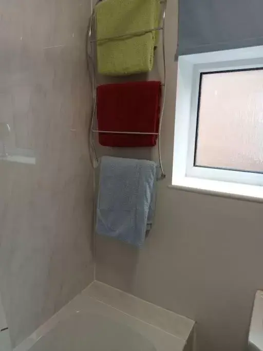 Bathroom in Private rooms with breakfast in Bishop Auckland