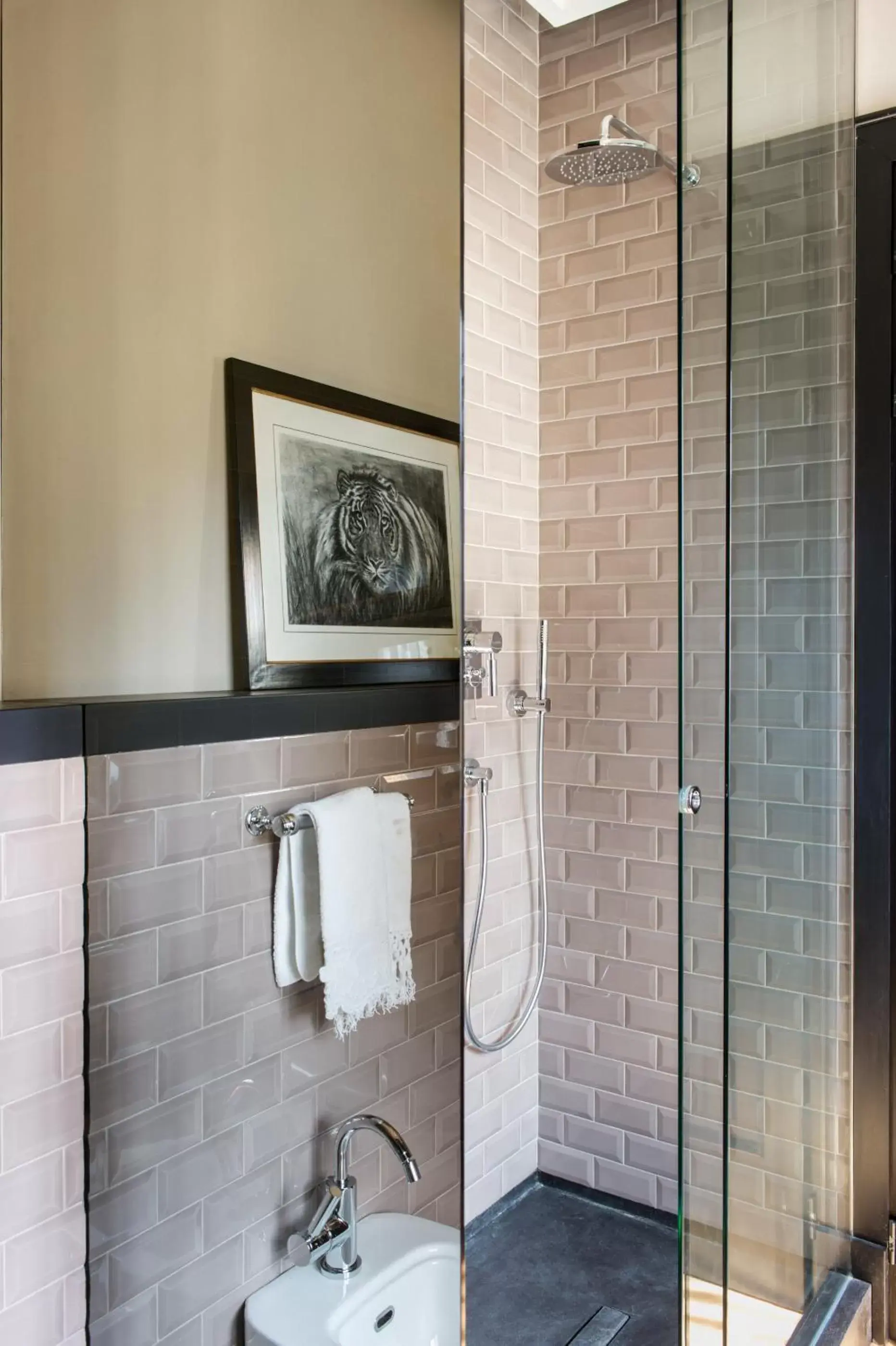 Shower, Bathroom in Velona's Jungle Luxury Suites