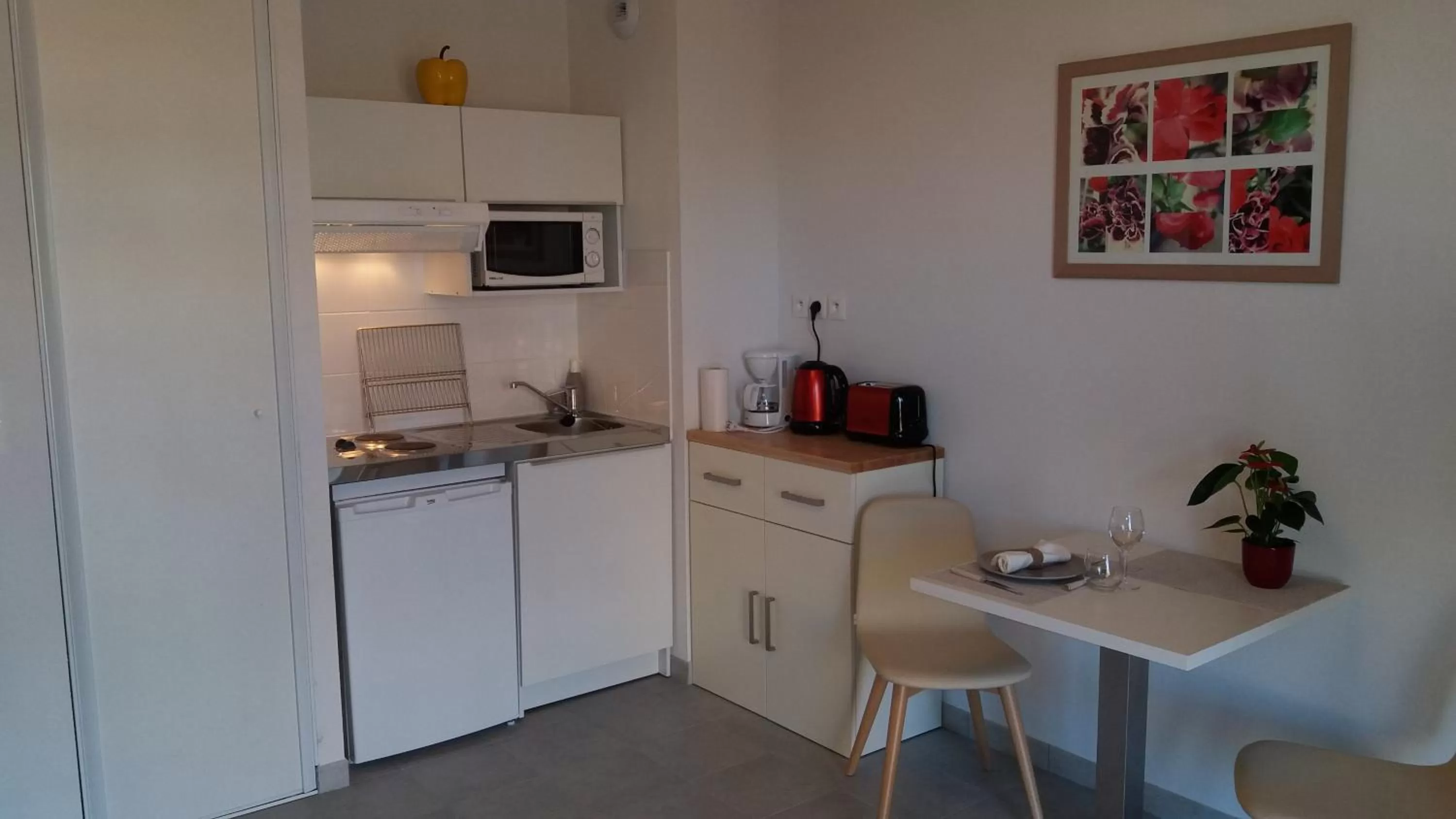 Kitchen or kitchenette in Résidence Estérazur