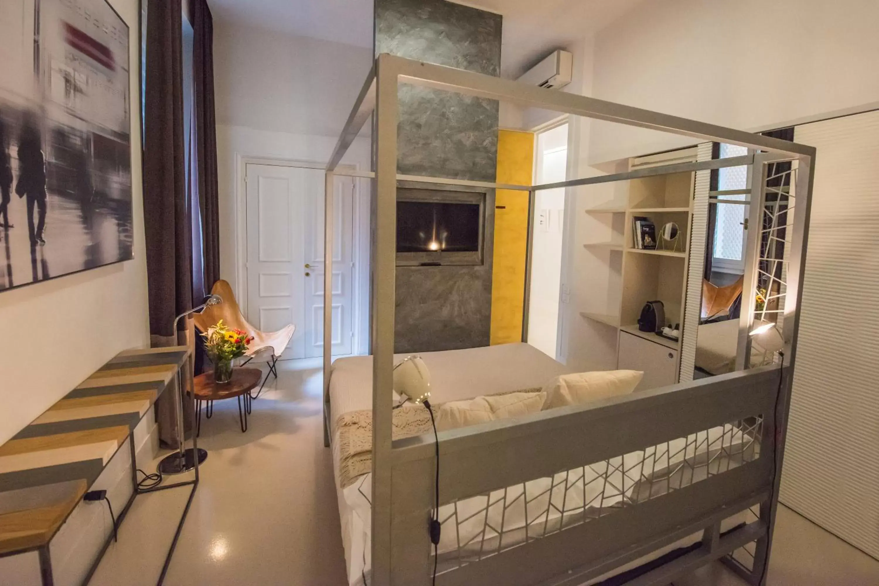 Bedroom in Piazza di Spagna 9