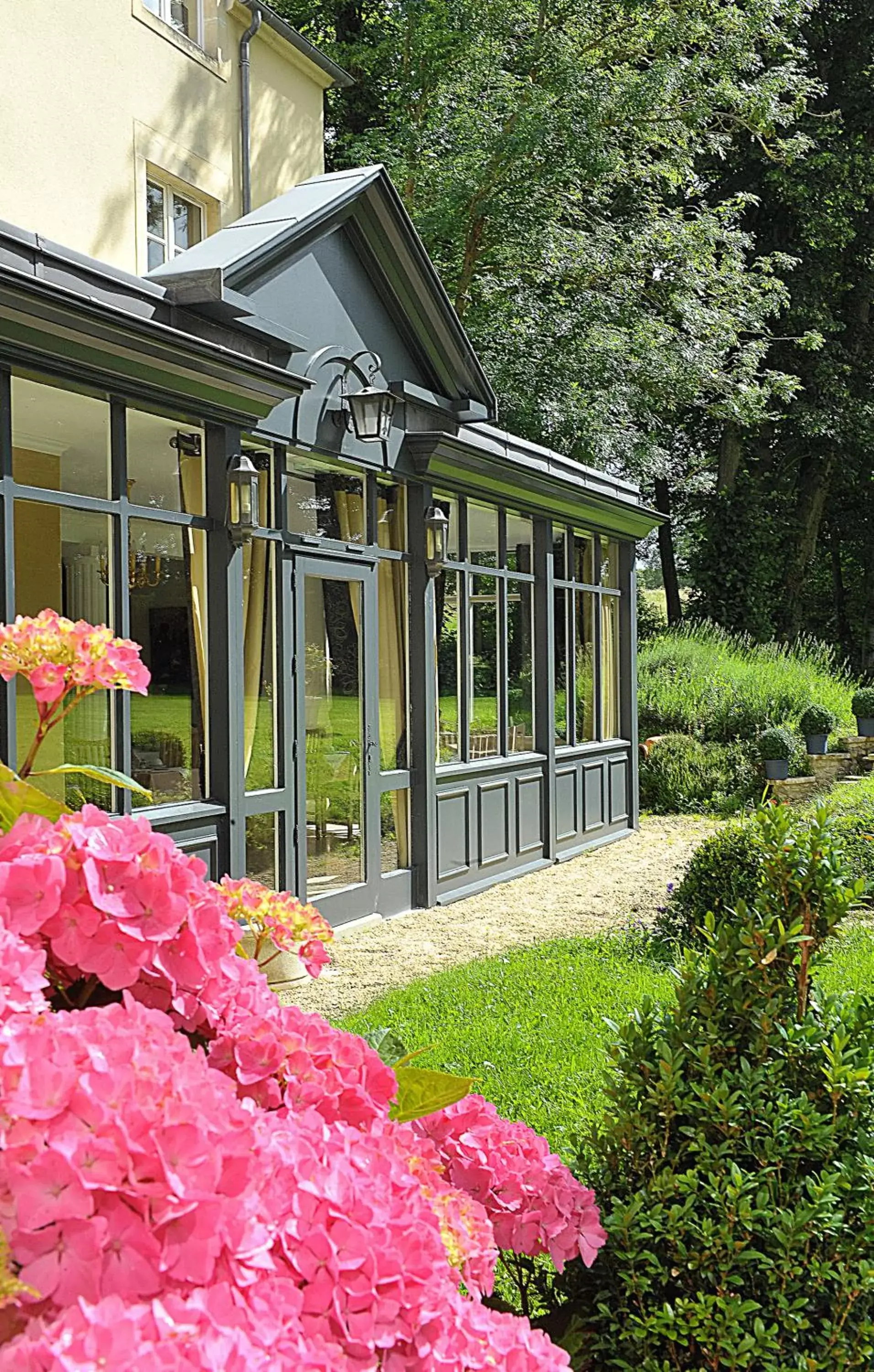 Facade/entrance, Property Building in Château de Bellefontaine