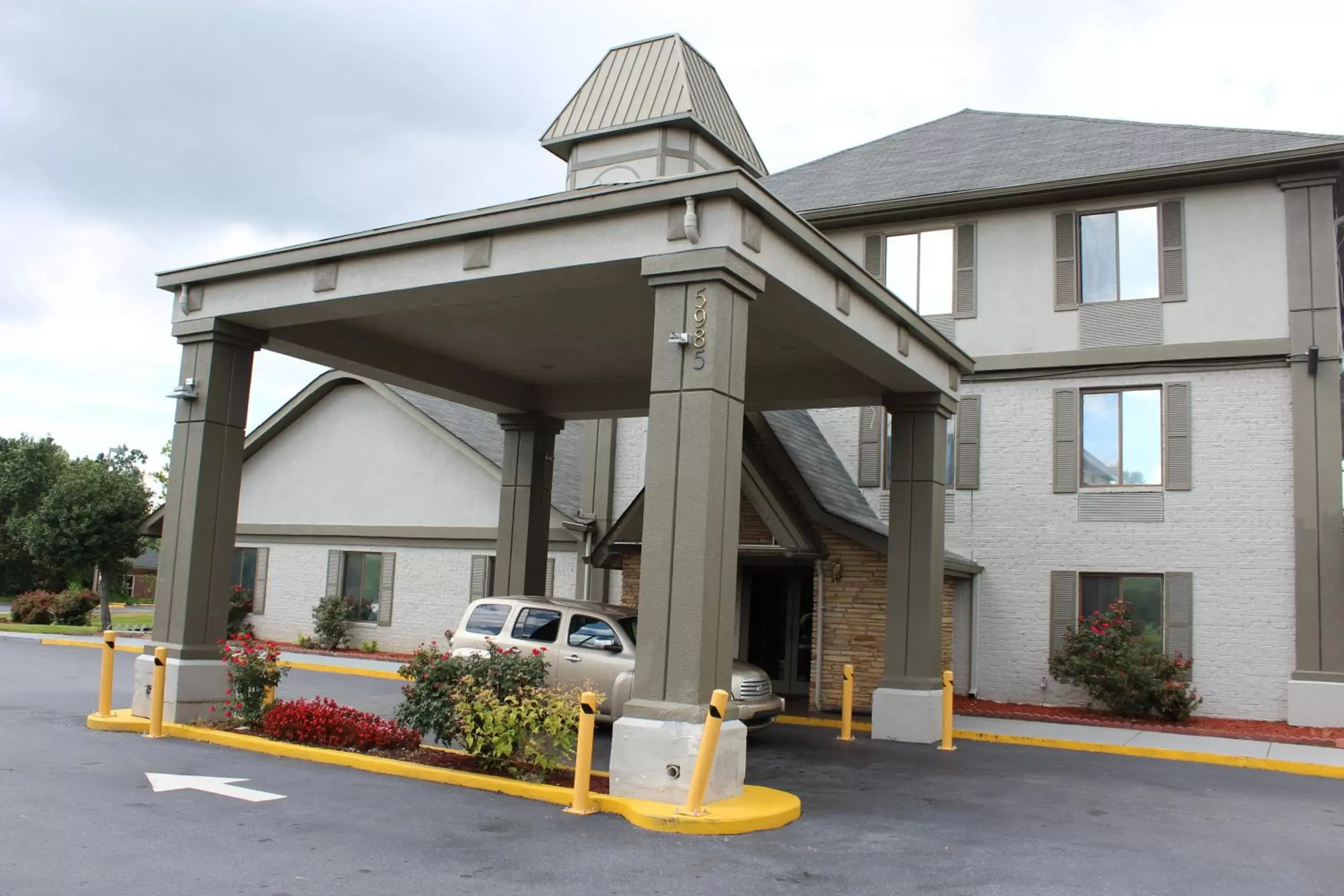 Property building in Araamda Inn Property building in Araamda Inn