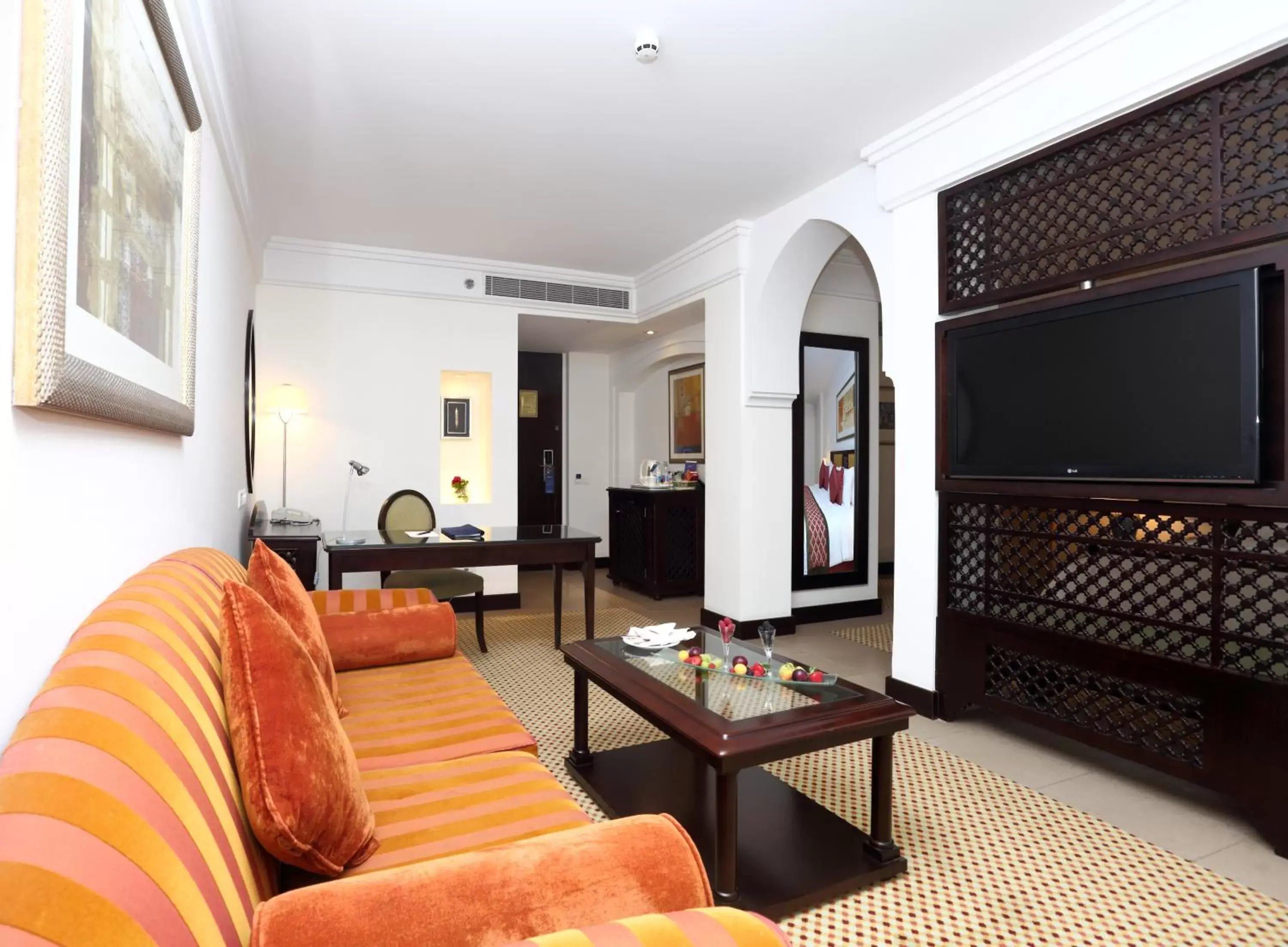 Coffee/tea facilities, Seating Area in Radisson Blu Hotel, Riyadh