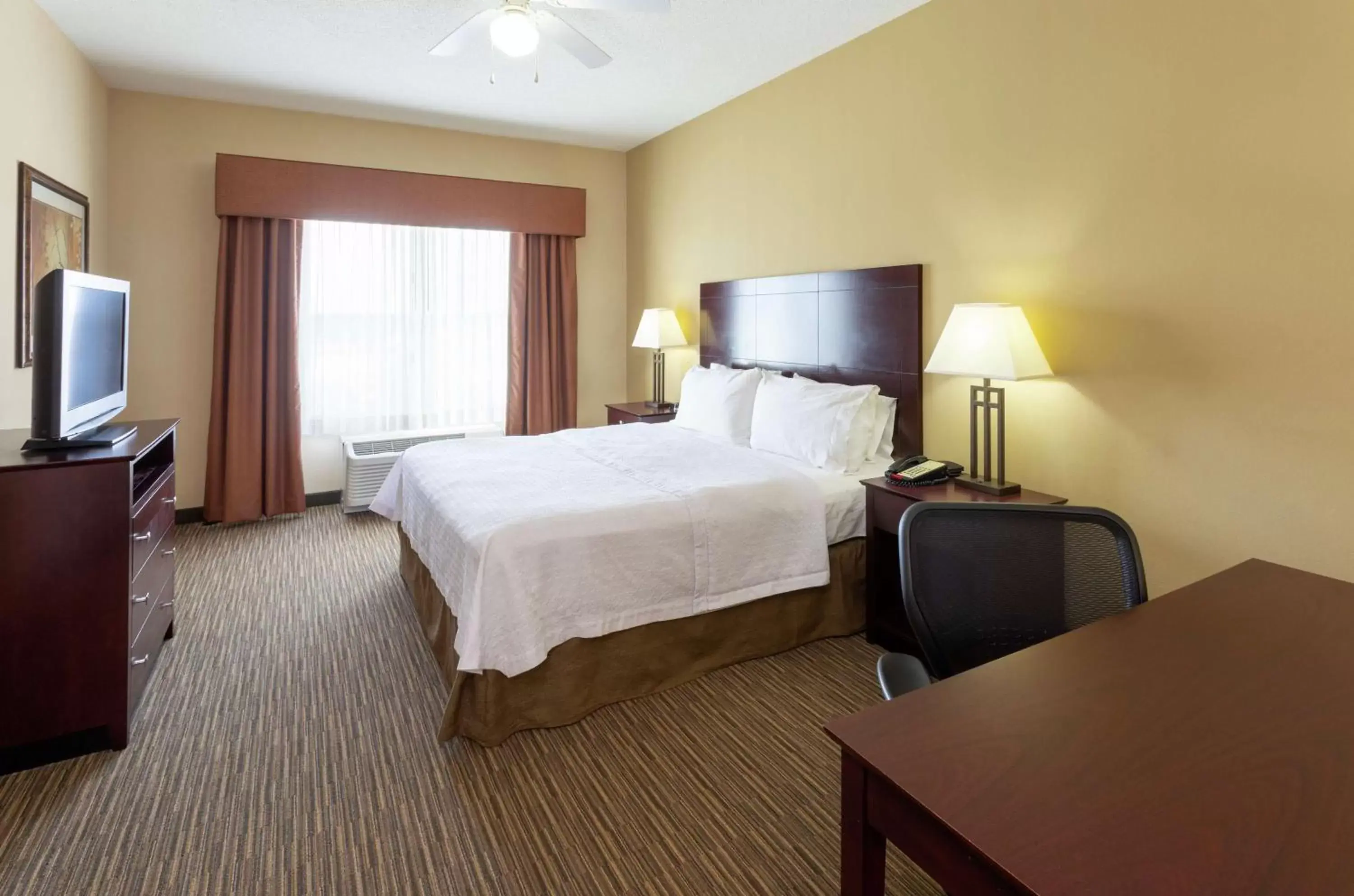 Bedroom, Bed in Homewood Suites by Hilton Minneapolis - Saint Louis Park at West End