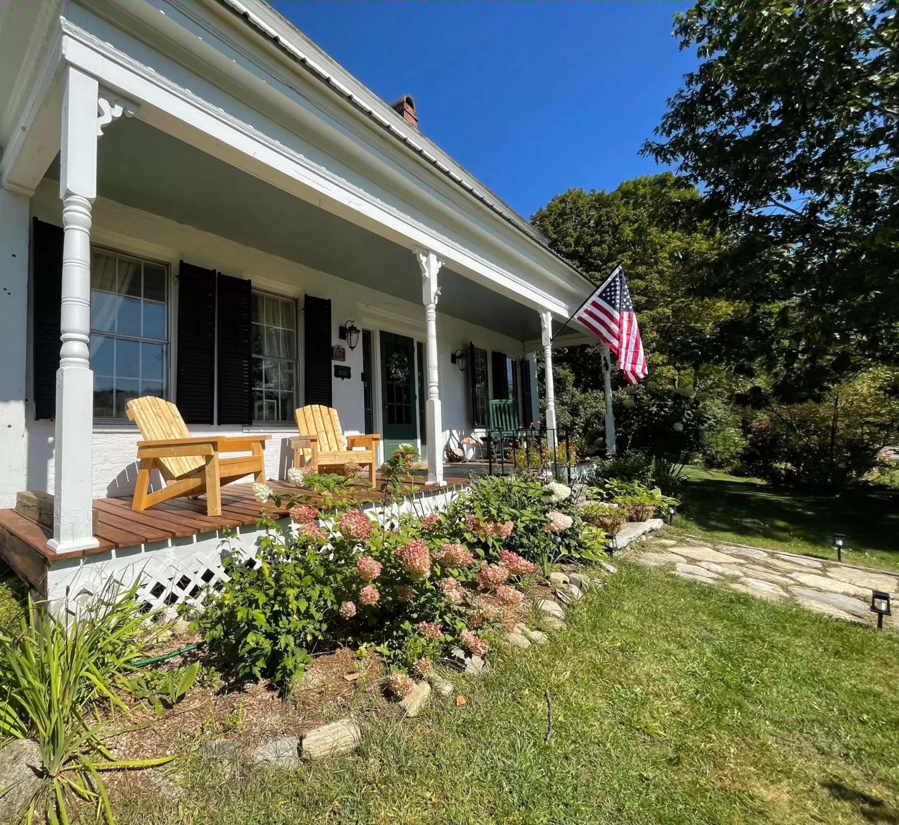 Patio, Property Building in Stone Hearth Inn and Eatery