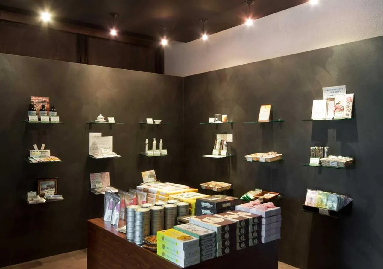 On-site shops in Aura Tachibana