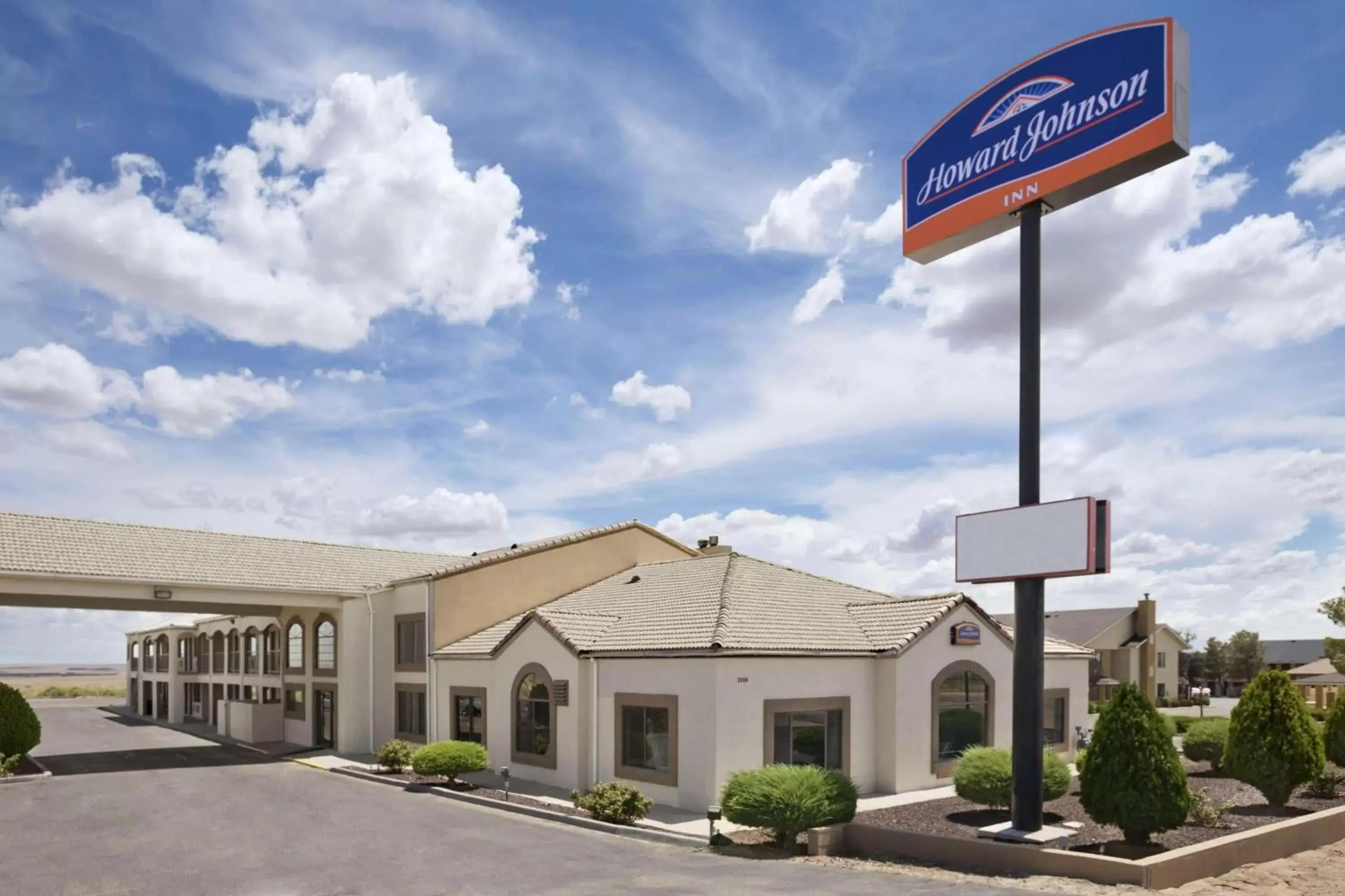 Property building in Howard Johnson by Wyndham Holbrook