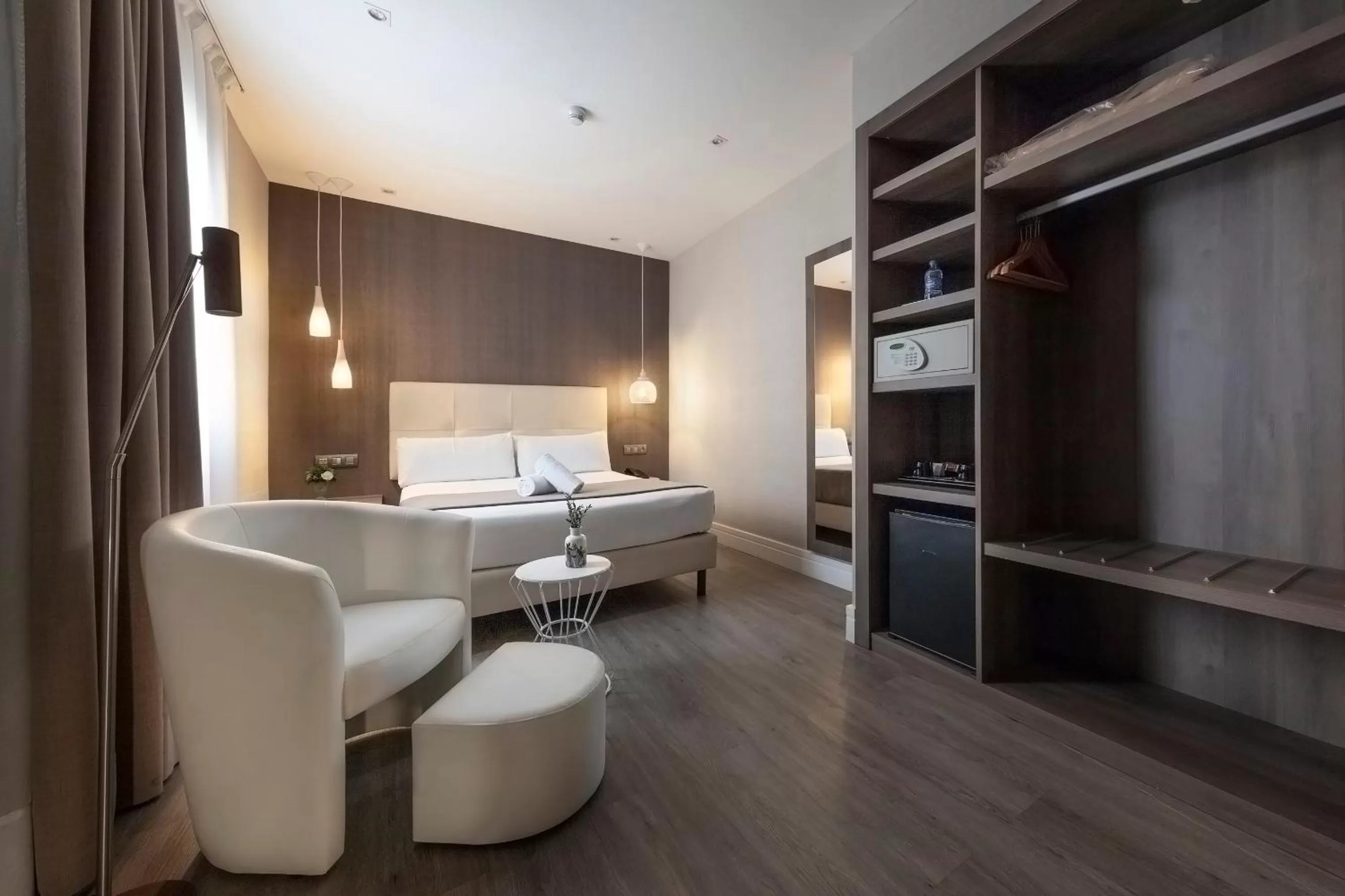 Decorative detail, Bed in Hotel Oasis