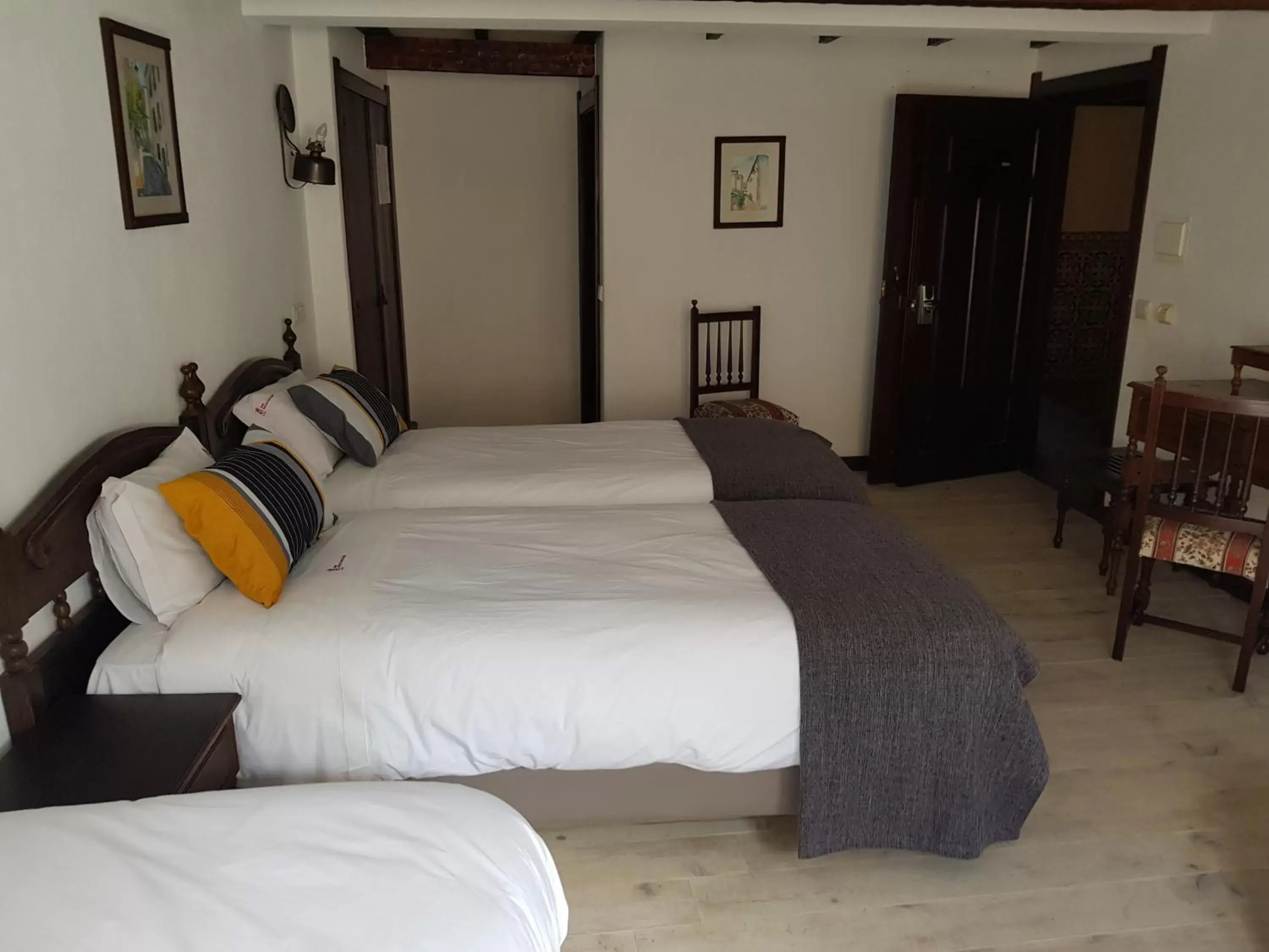 Photo of the whole room, Bed in Rainha Santa Isabel - Óbidos History Hotel