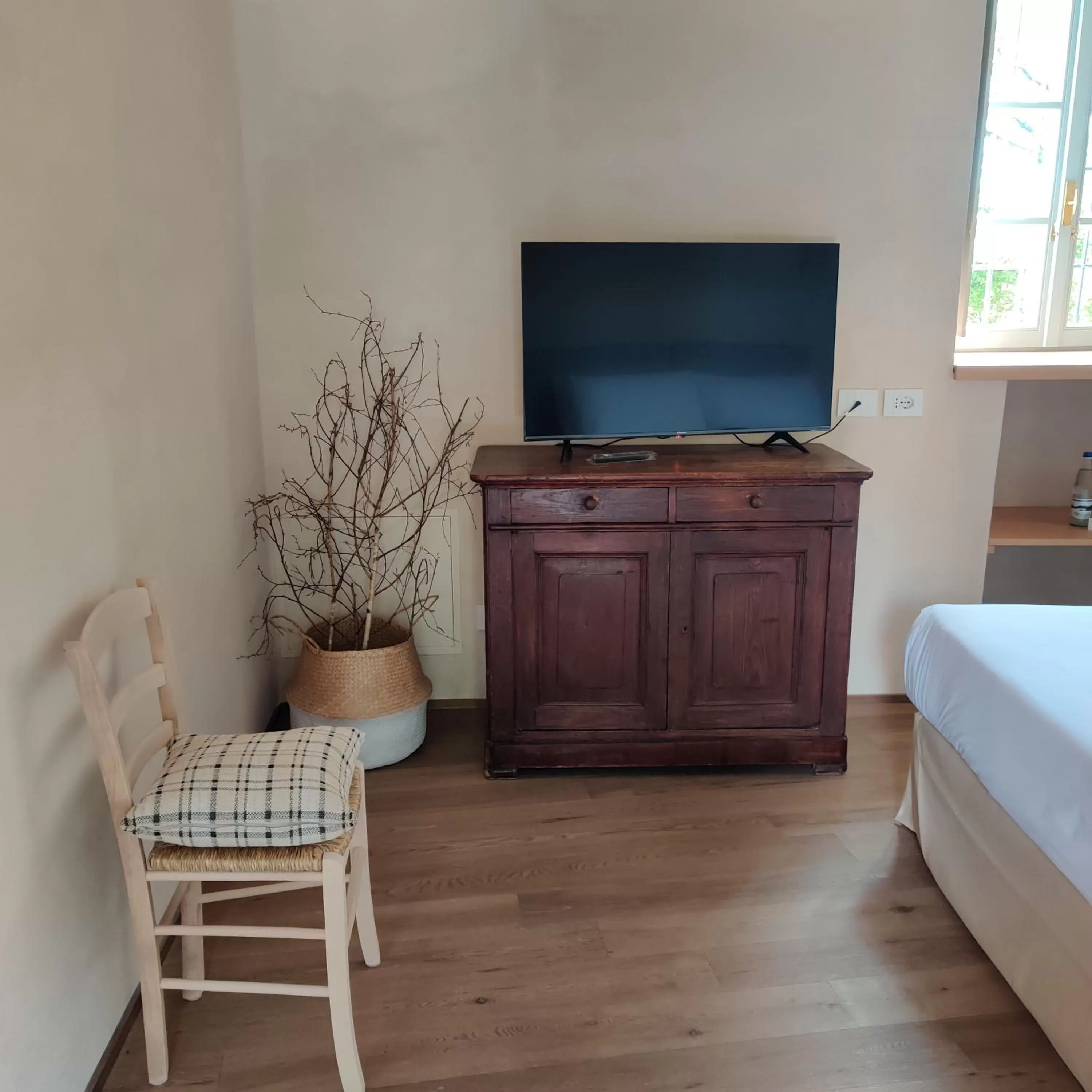 Bedroom, Bed in Dandelion Como Suites & Park