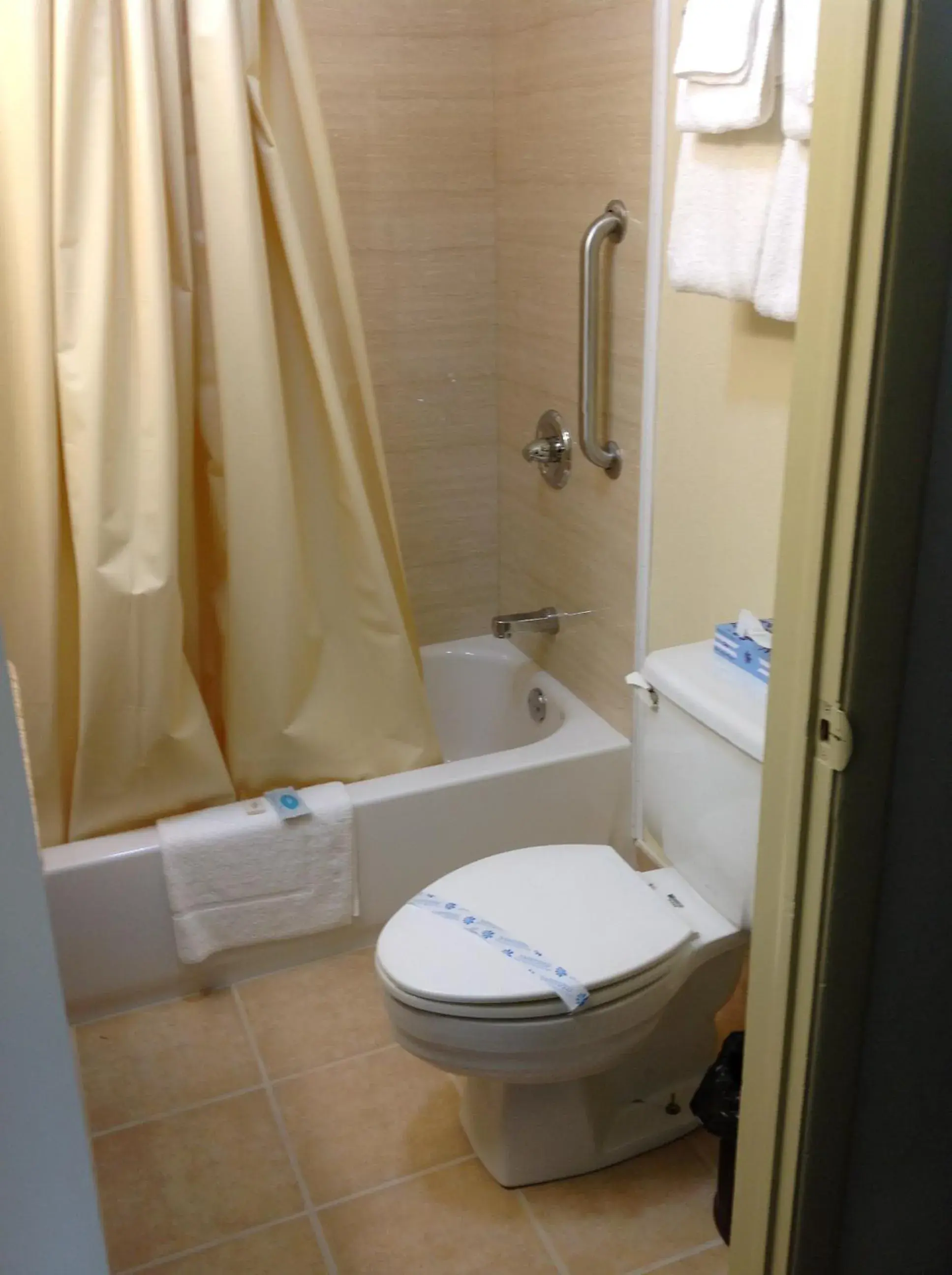 Queen Room with Two Queen Beds - Non-Smoking in Econo Lodge Manchester Center Queen Room with Two Queen Beds - Non-Smoking in Econo Lodge Manchester Center