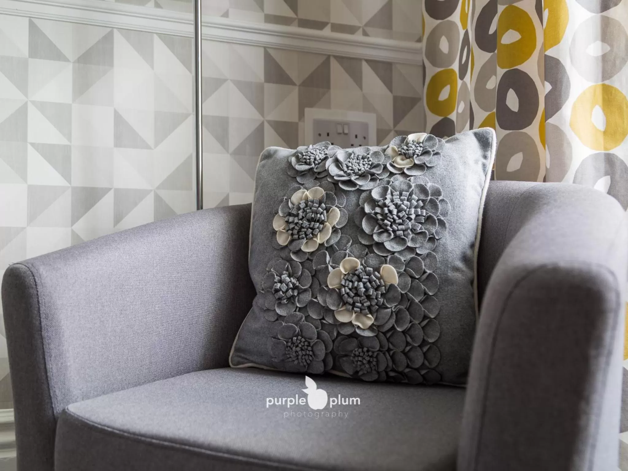 Bedroom, Seating Area in Astral Lodge