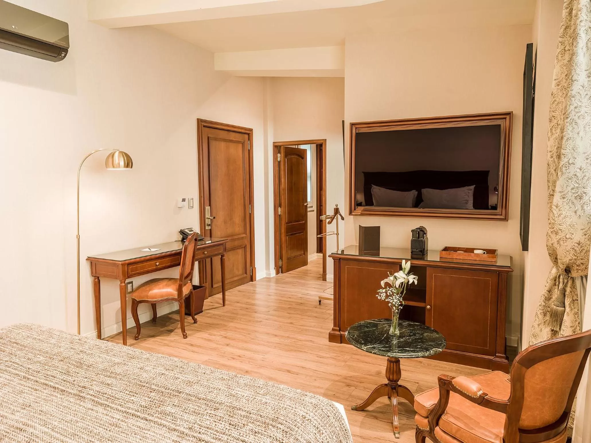 Photo of the whole room, Bed in Melia Recoleta Plaza Hotel