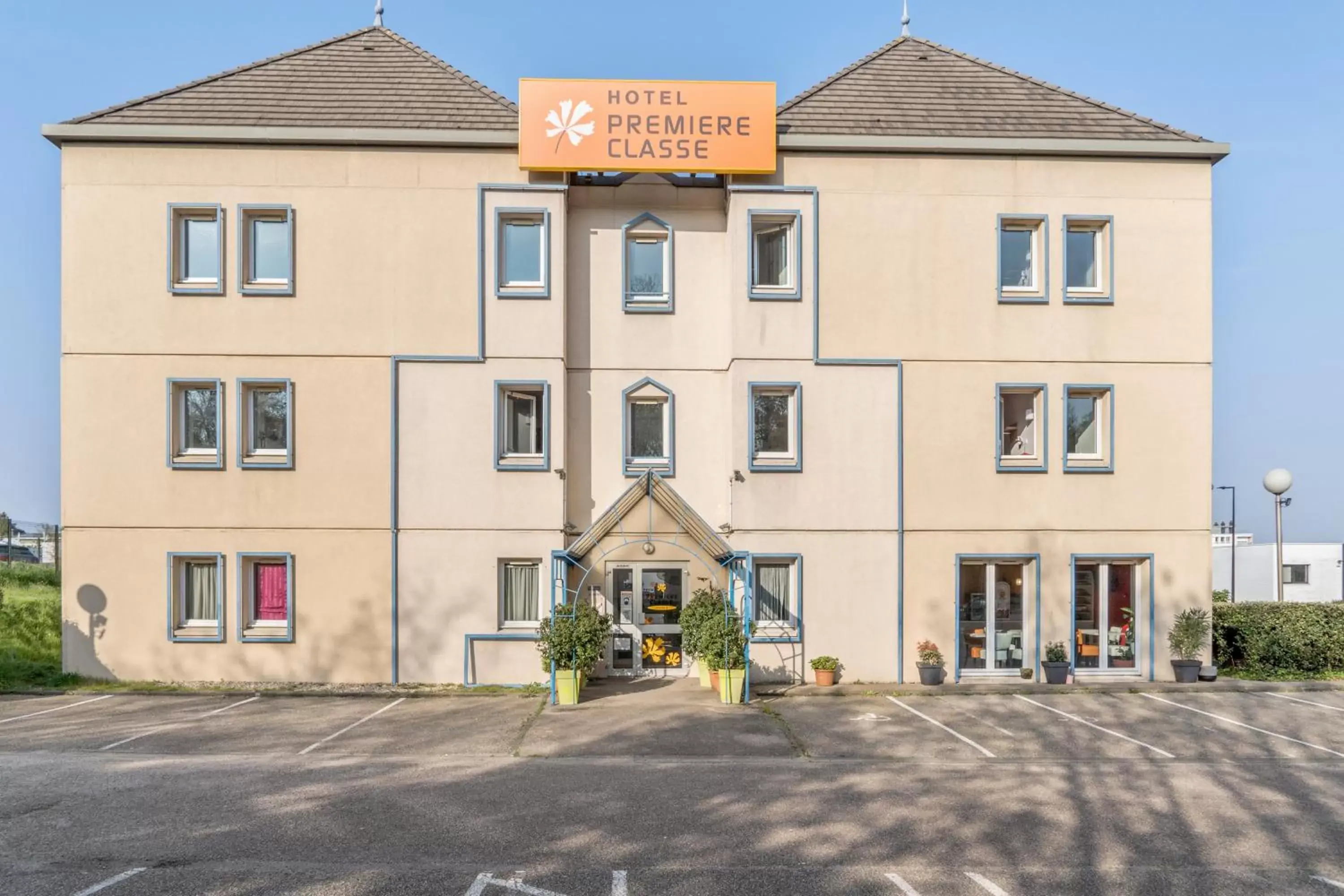 Facade/entrance, Property Building in Premiere Classe Rouen Nord - Barentin