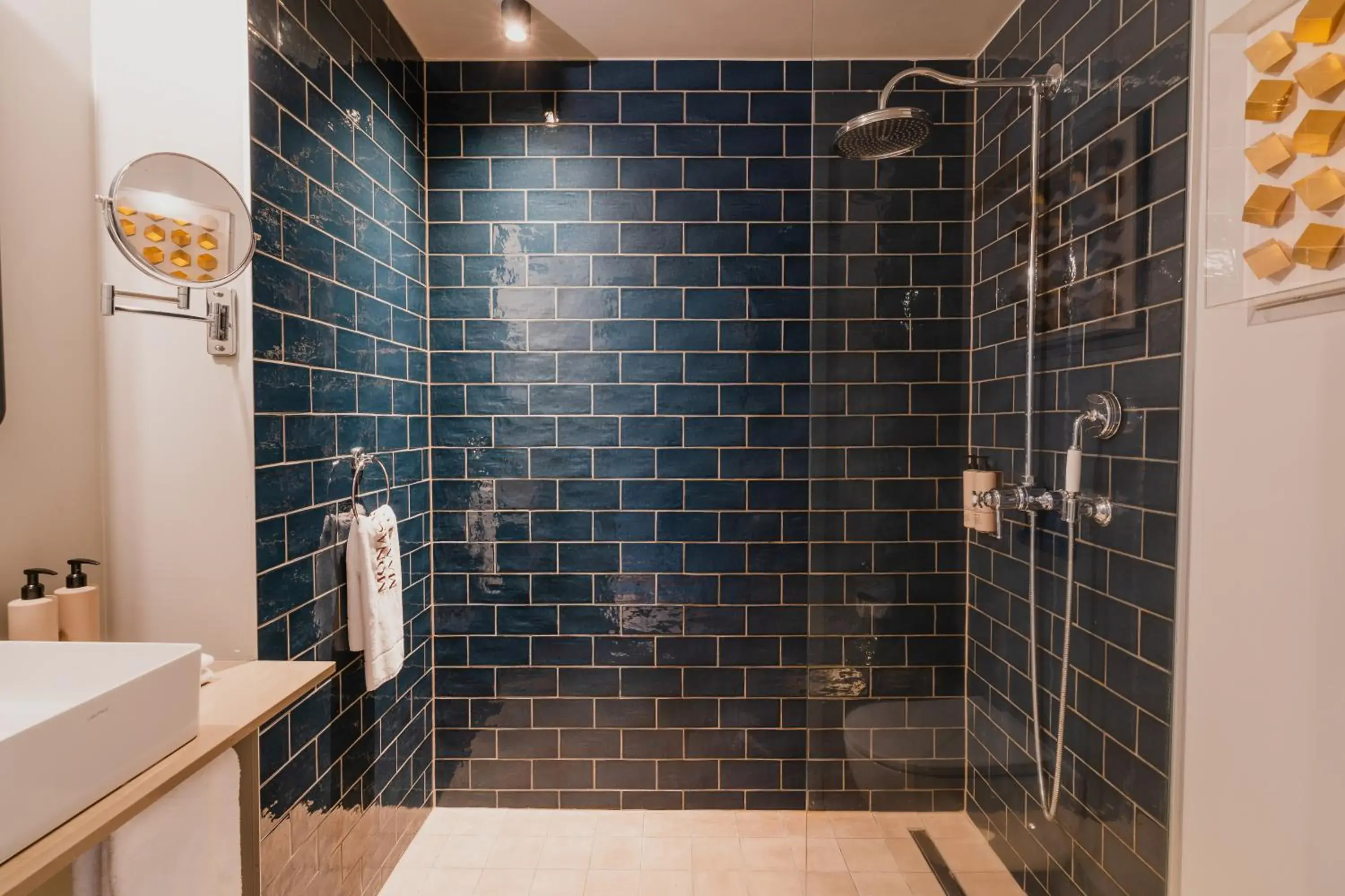 Shower, Bathroom in Hotel Monastère Maastricht
