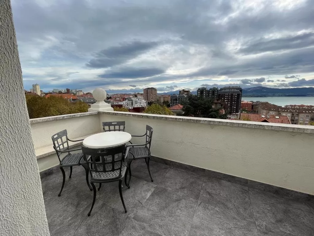 Balcony/Terrace in Hotel Royal Suite Santander