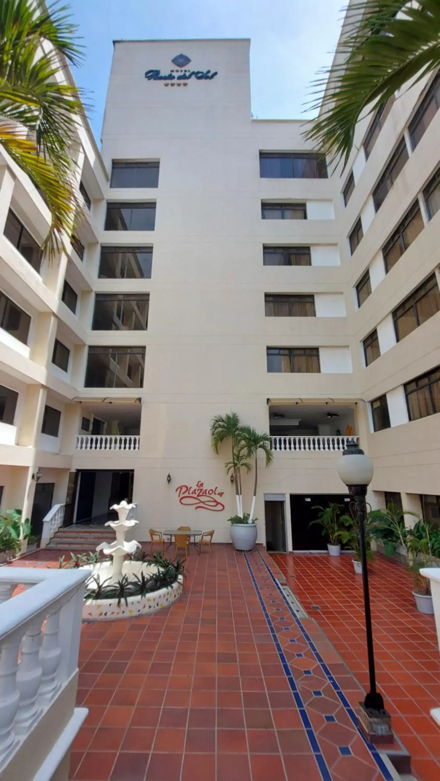 Inner courtyard view in Hotel Faranda Express Puerta del Sol Barranquilla