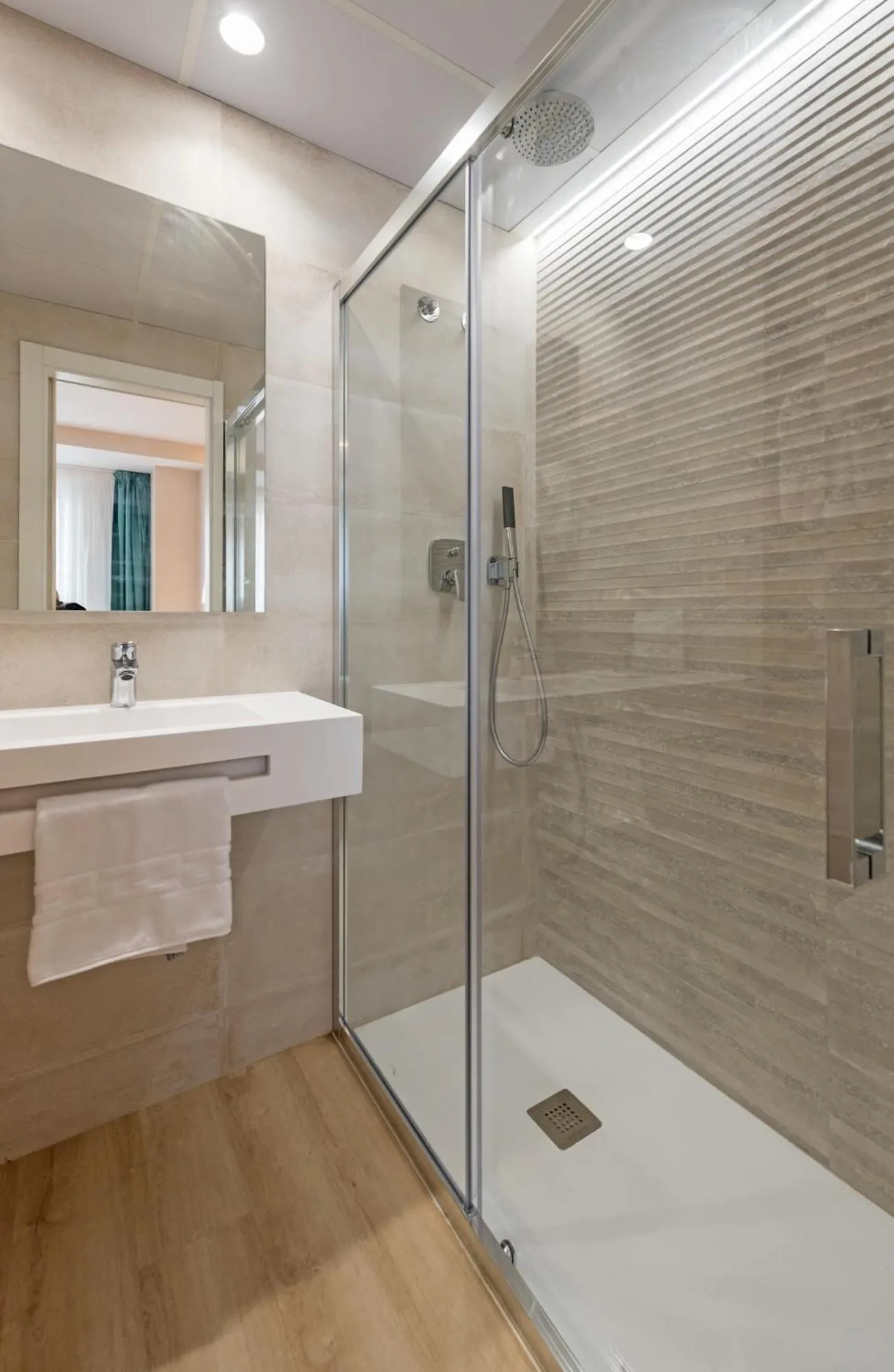 Bathroom in La Lonja