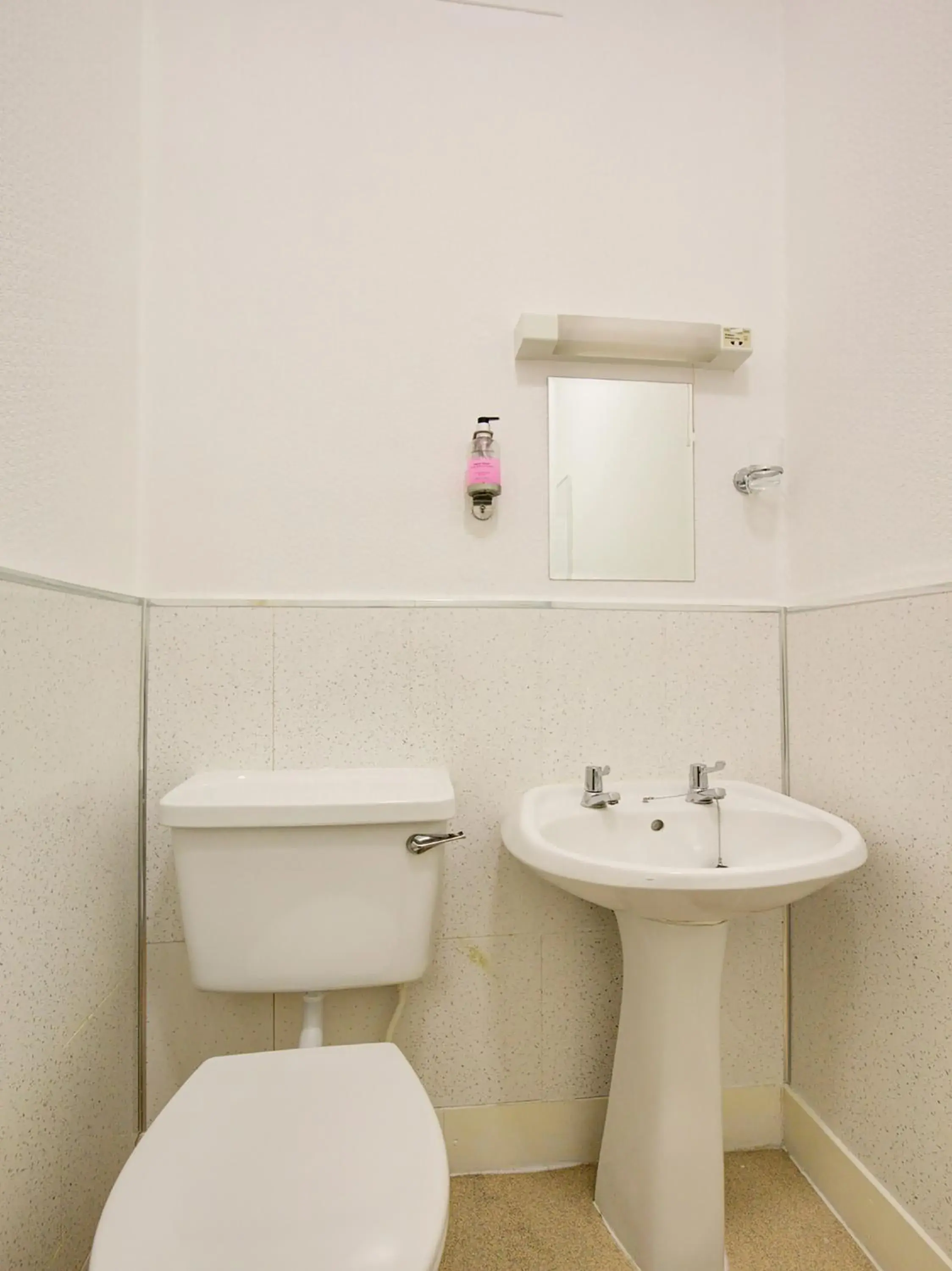 Bathroom in OYO Eastbank Hotel, Speyside Scotland