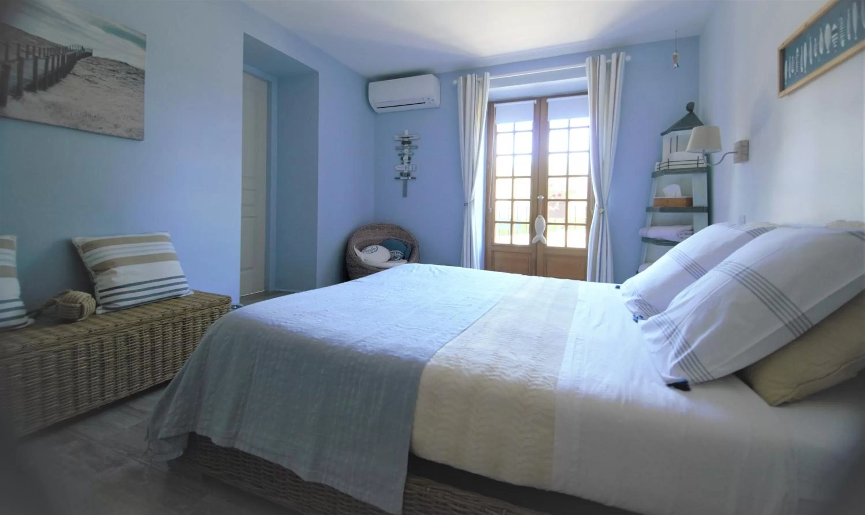 Bedroom, Bed in B&B Des Histoires d'Anges - Côté Jardin - Accueil Vélo