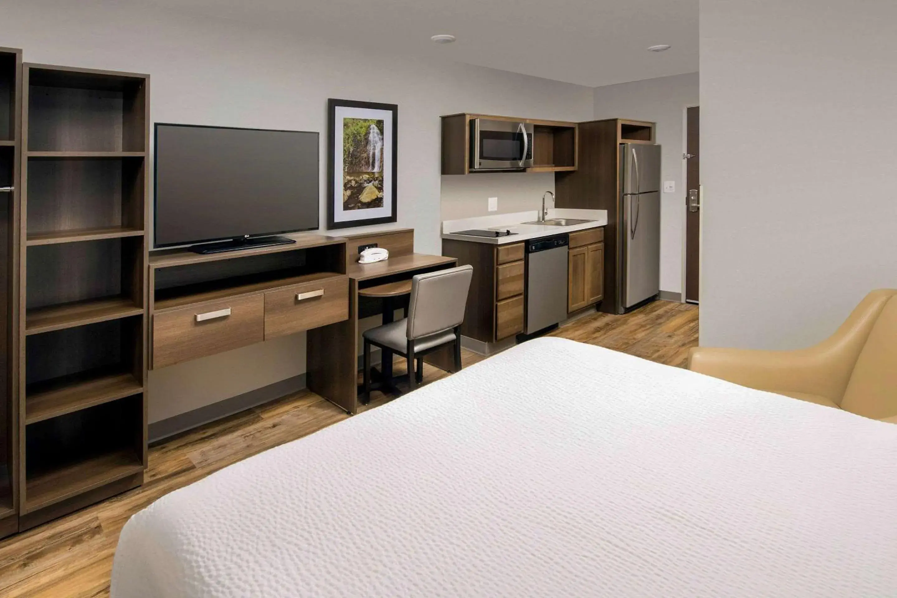 TV and multimedia, Bed in Woodspring Suites Cherry Hill