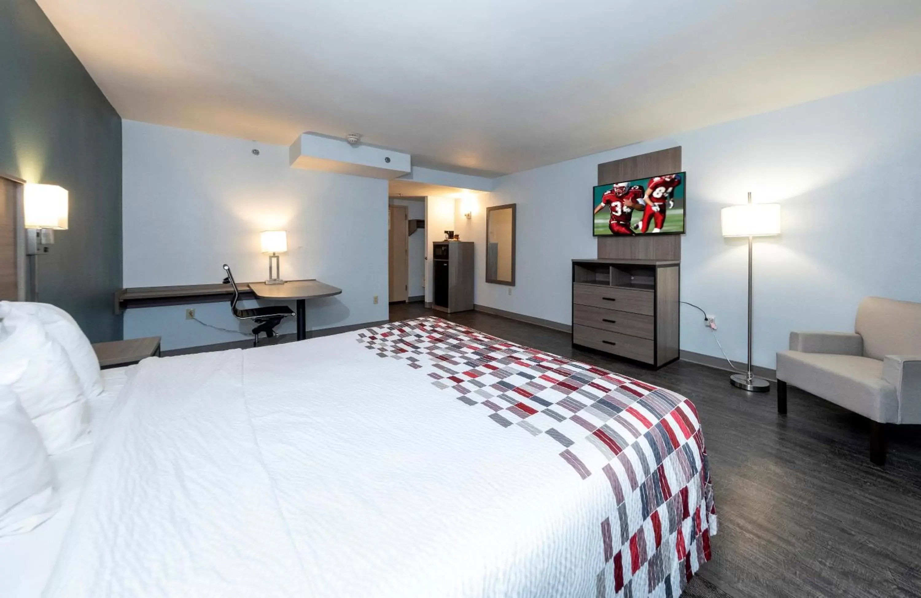 Photo of the whole room in Red Roof Inn & Suites Wilmington – New Castle