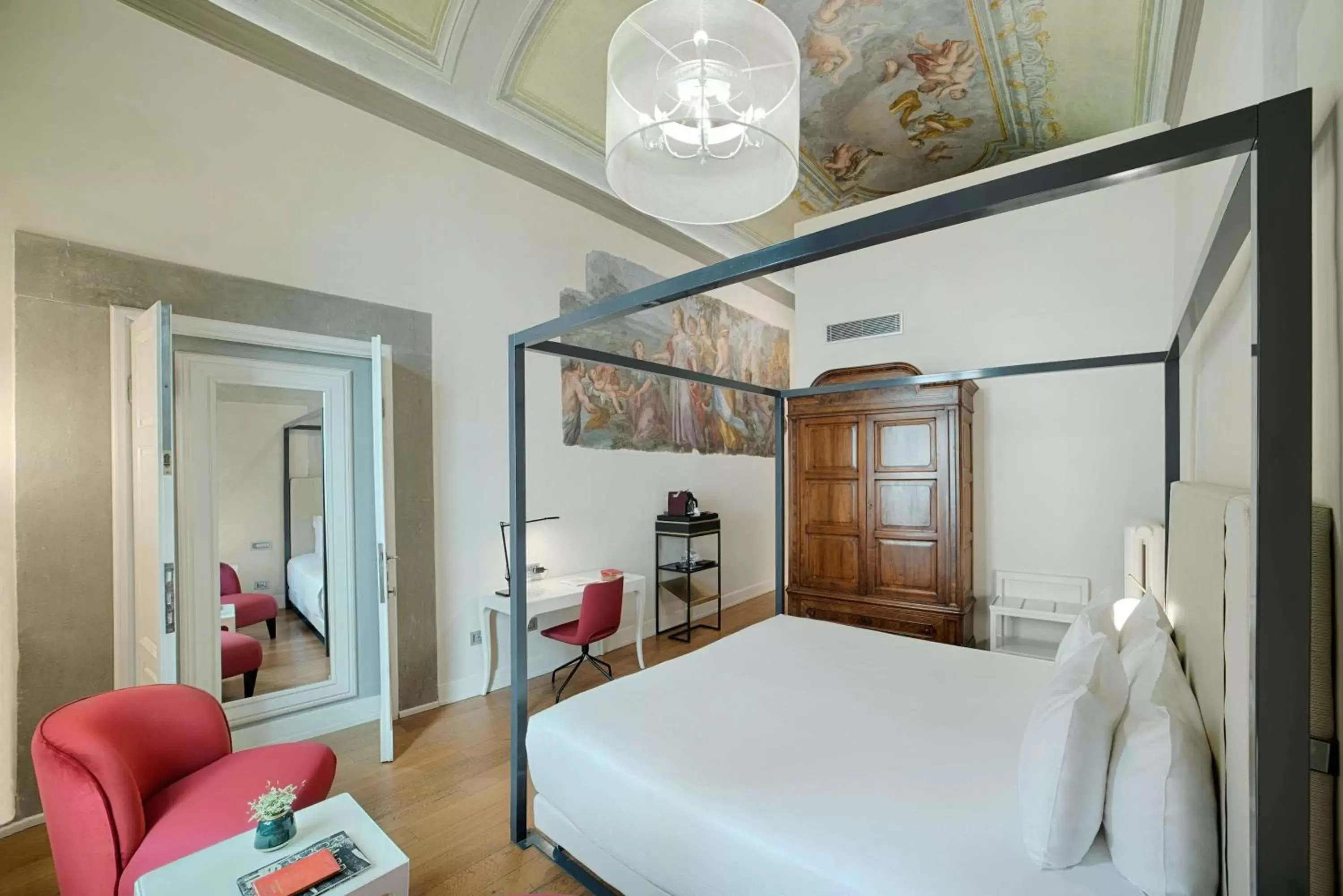 Photo of the whole room, Bed in NH Collection Firenze Porta Rossa