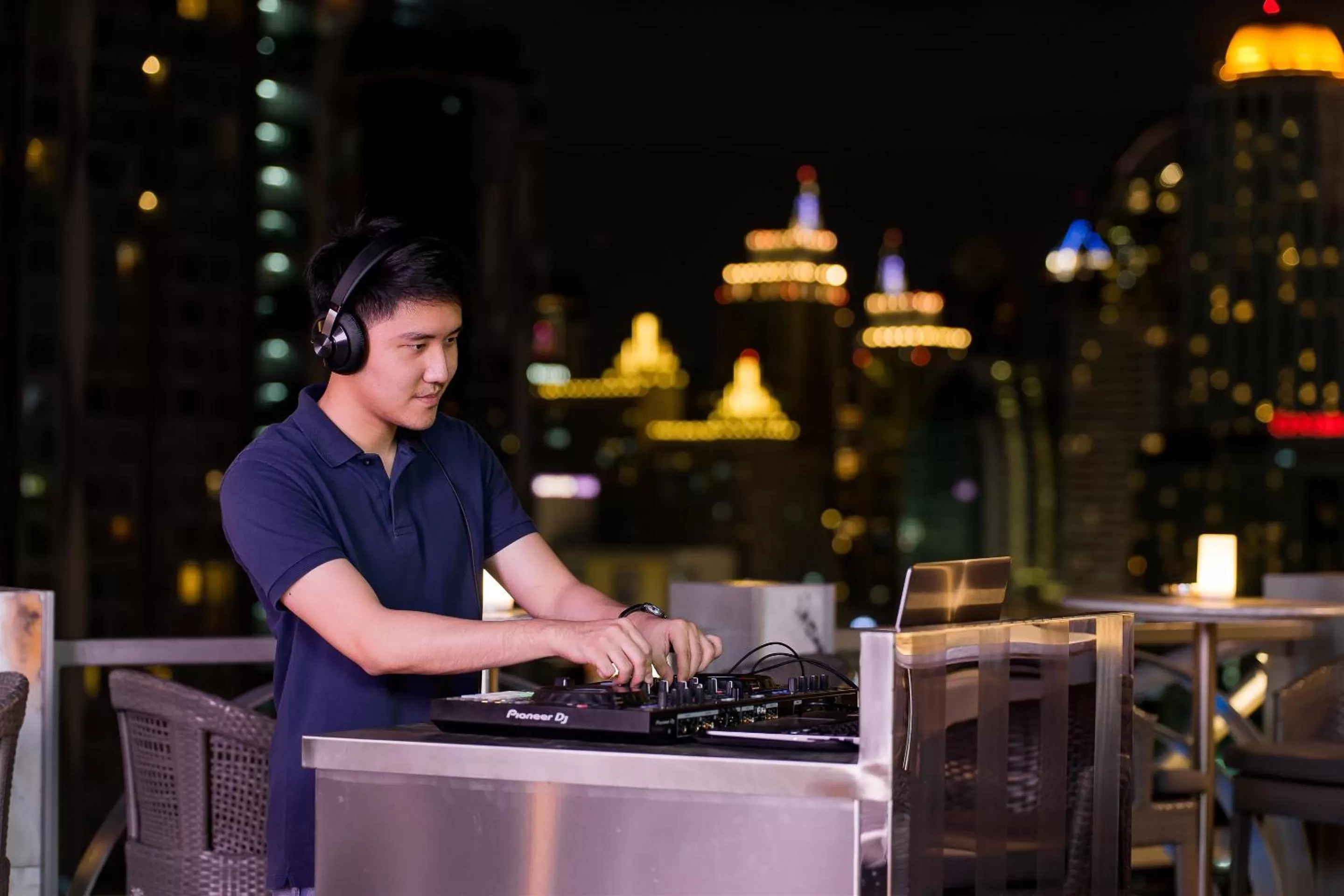 Nightclub / DJ in Akara Hotel