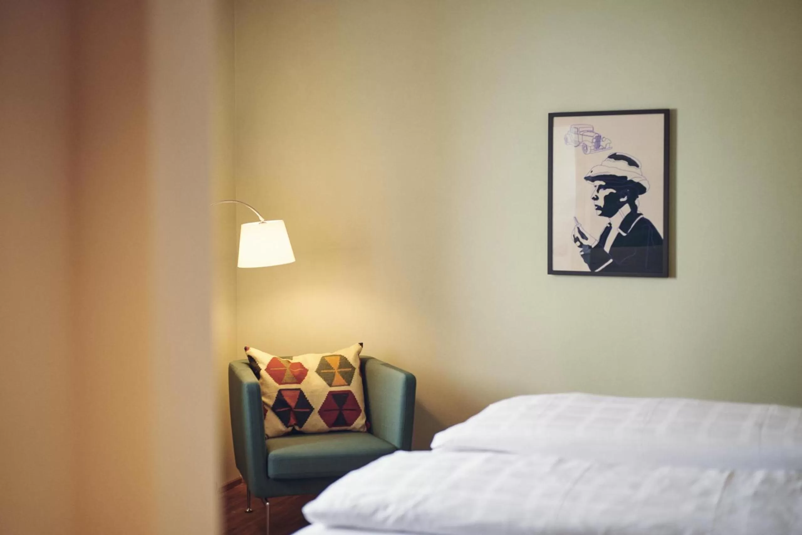 Communal lounge/ TV room, Bed in Genusshotel Alte Post