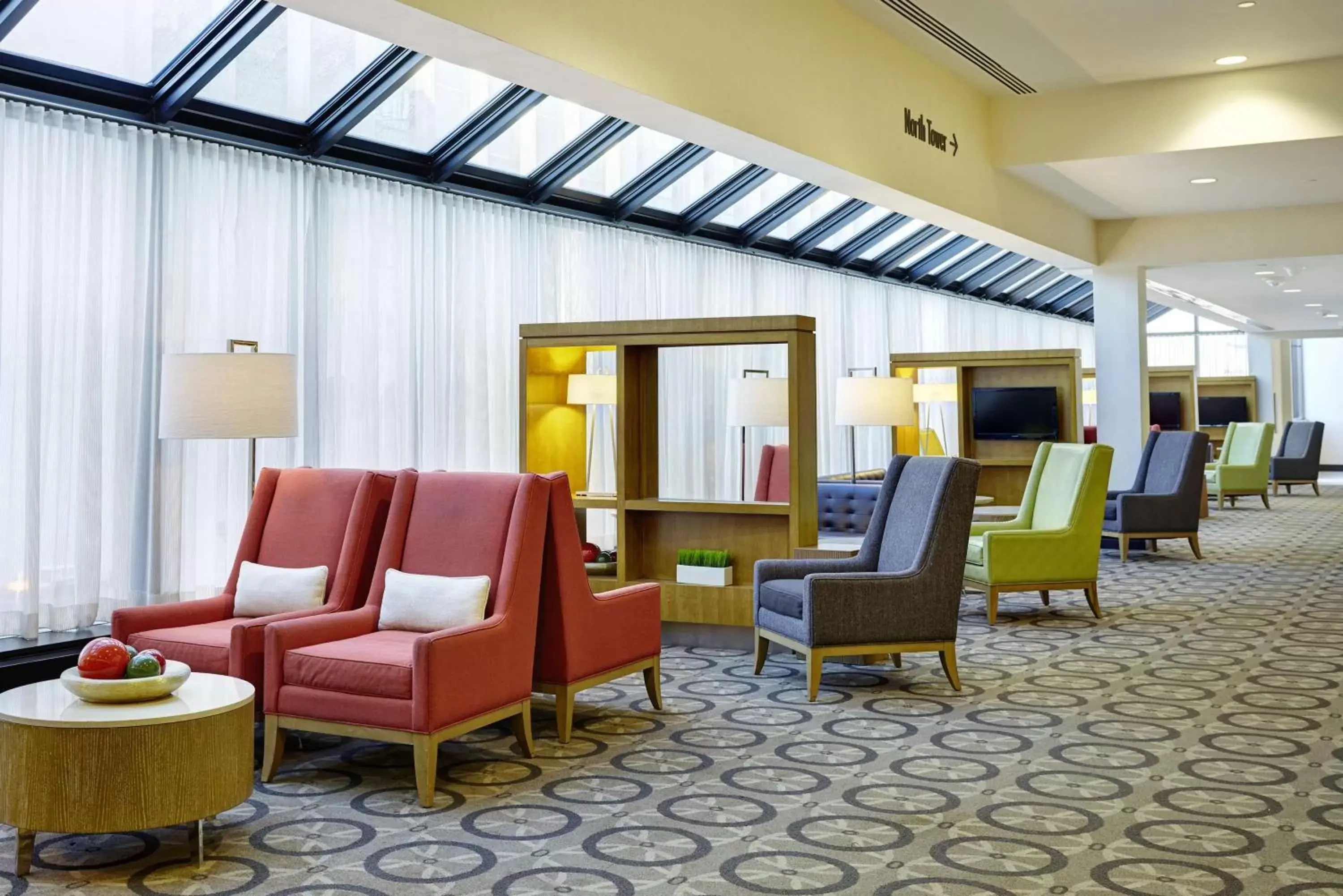 Lobby or reception, Seating Area in DoubleTree by Hilton Washington DC – Crystal City