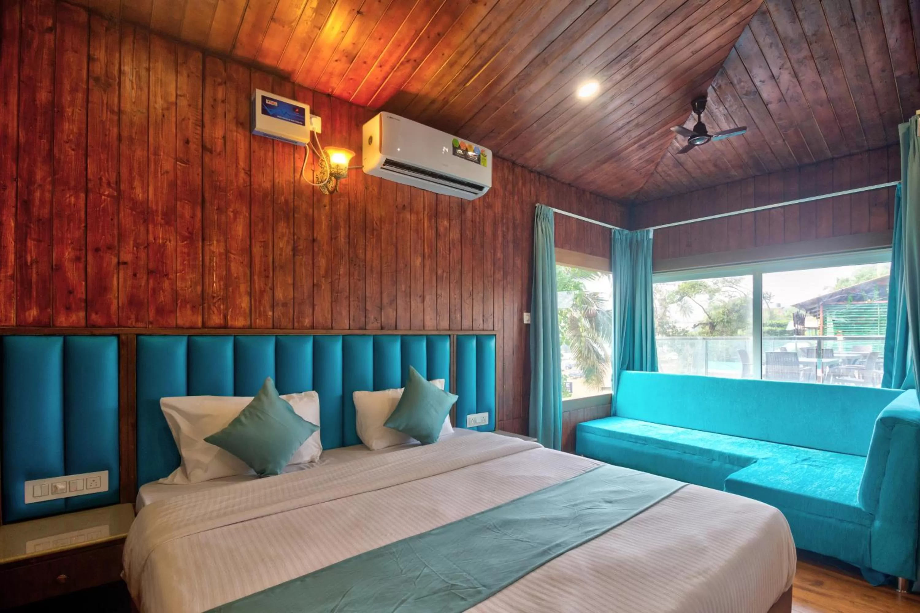 Bedroom, Bed in Oceano Beach Resort