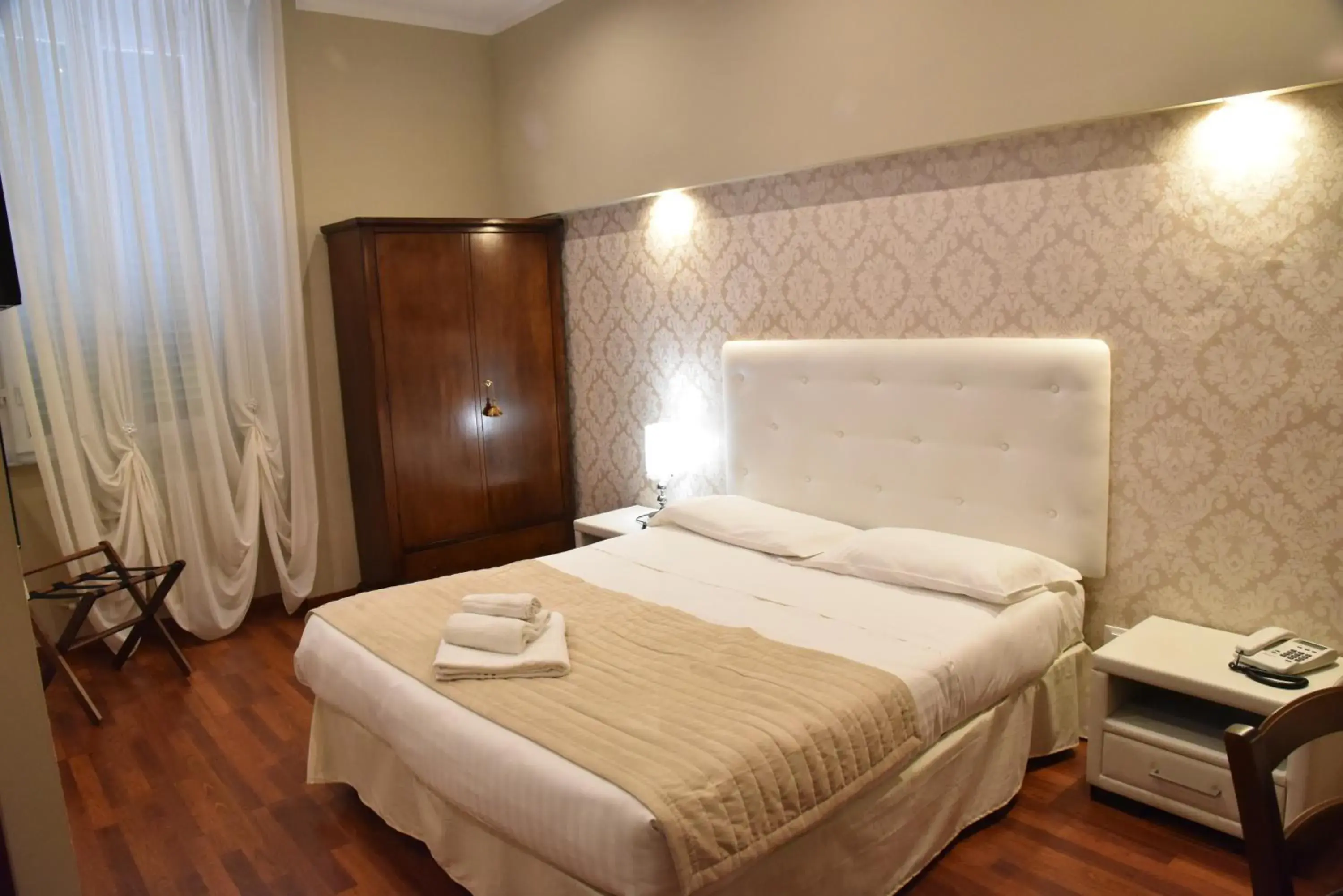 Photo of the whole room, Bed in Antico Hotel Moderno