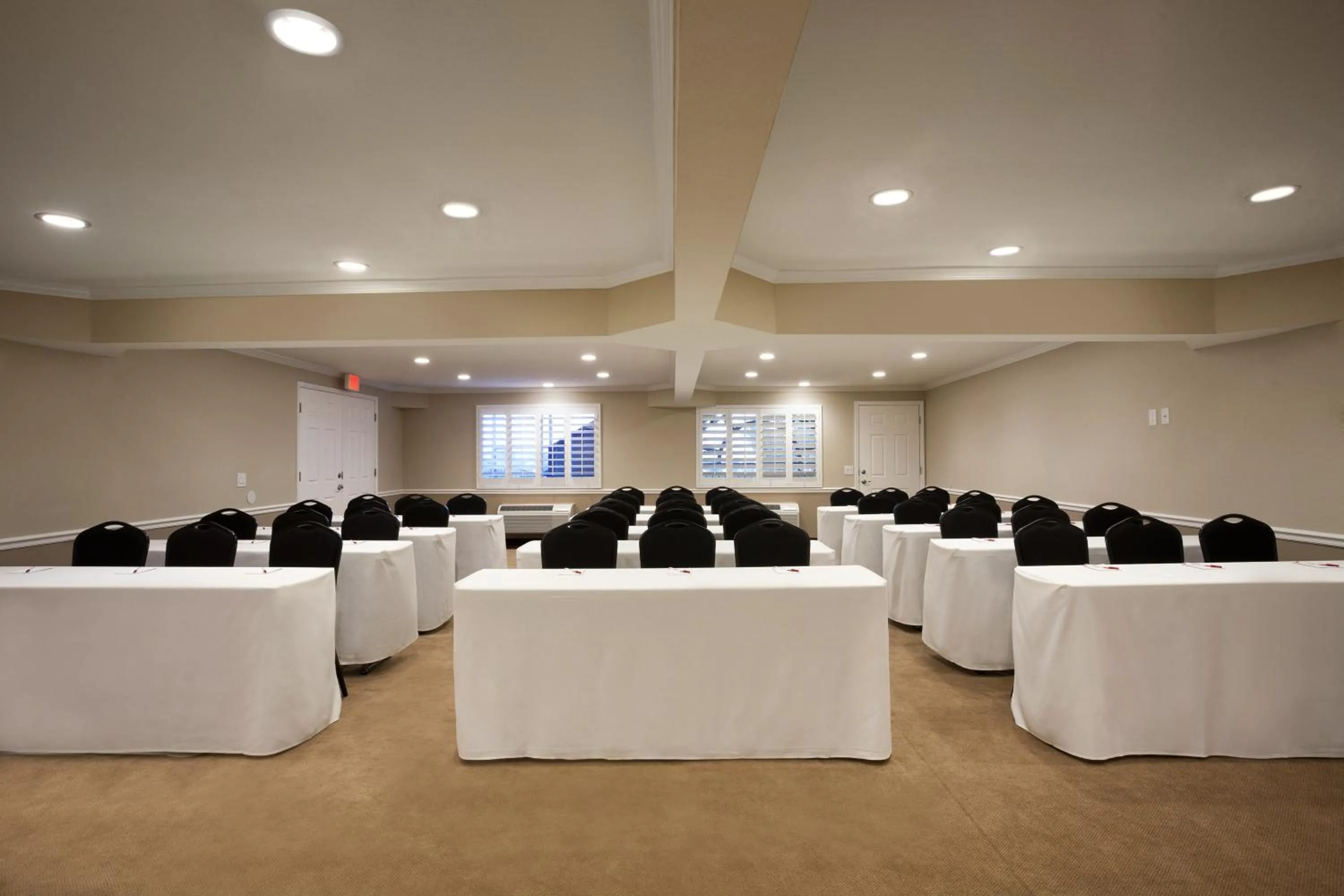 Meeting/conference room in Infinity Inn & Suites