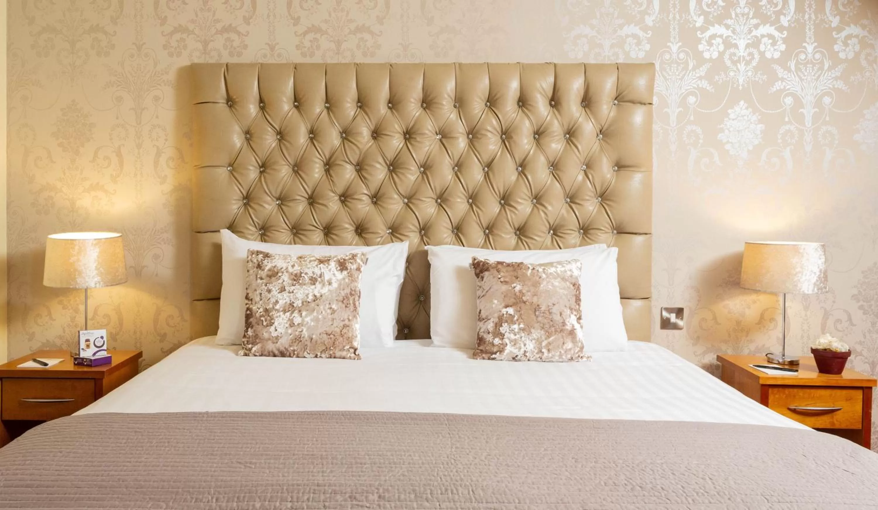 Bedroom, Bed in Raheen Woods Hotel