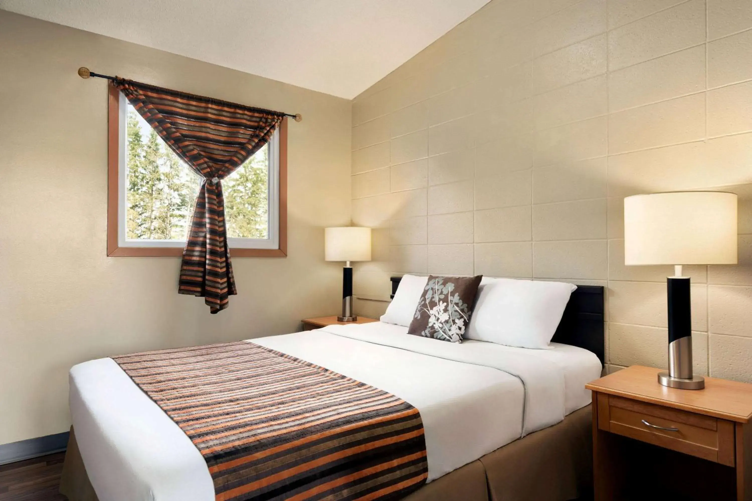 Photo of the whole room, Bed in Thriftlodge Edmonton Photo of the whole room, Bed in Thriftlodge Edmonton