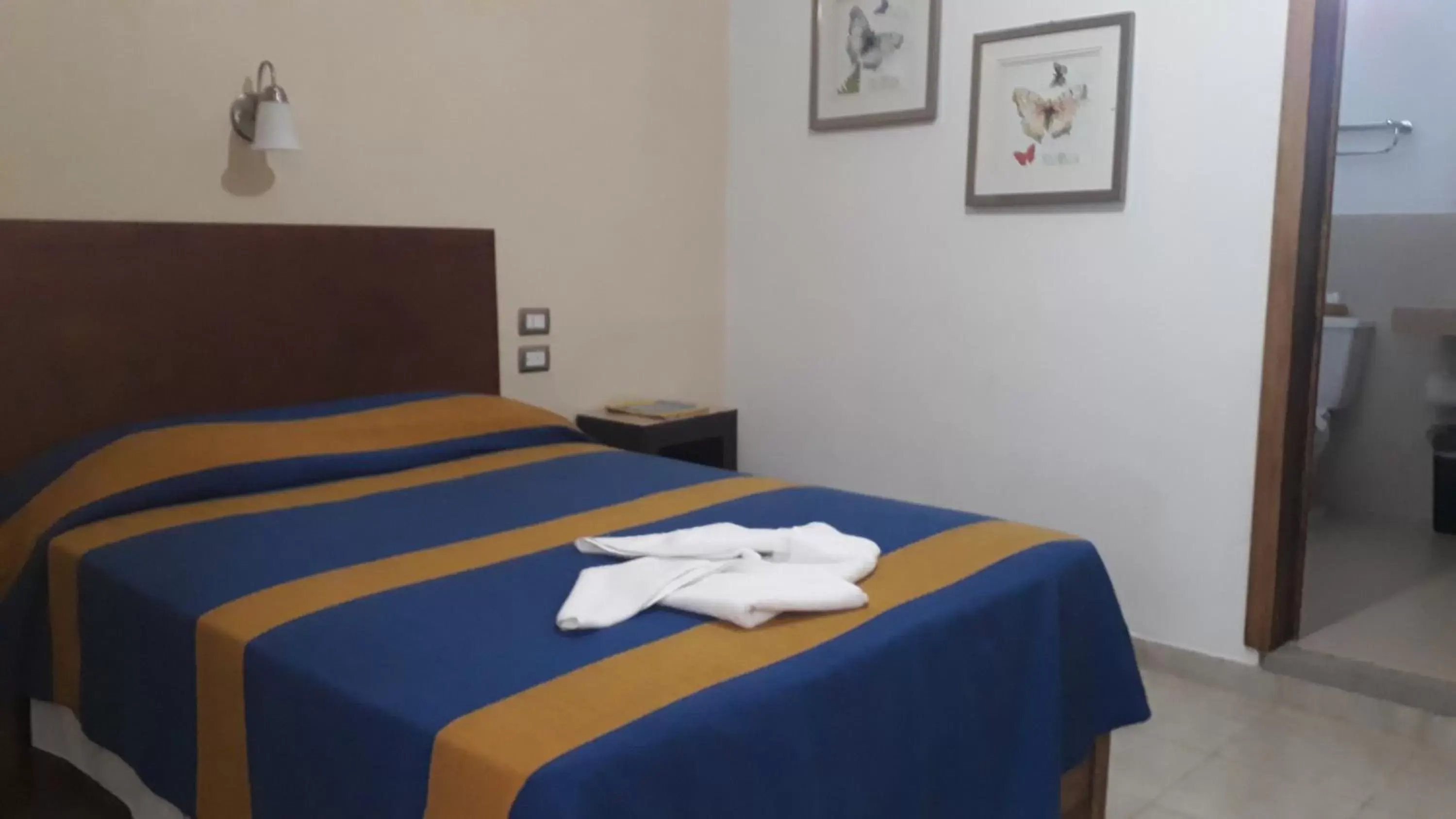 Bed in Hotel Cervantino