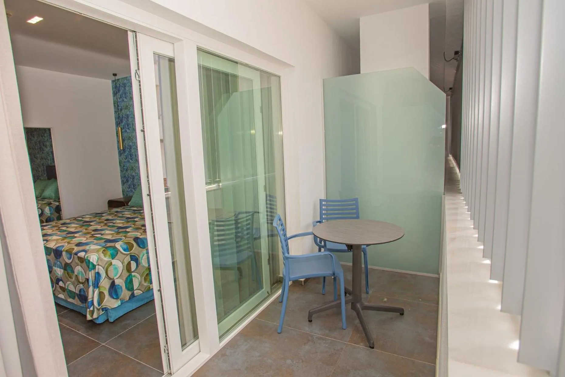 Balcony/Terrace, Bed in Hotel Adiafa