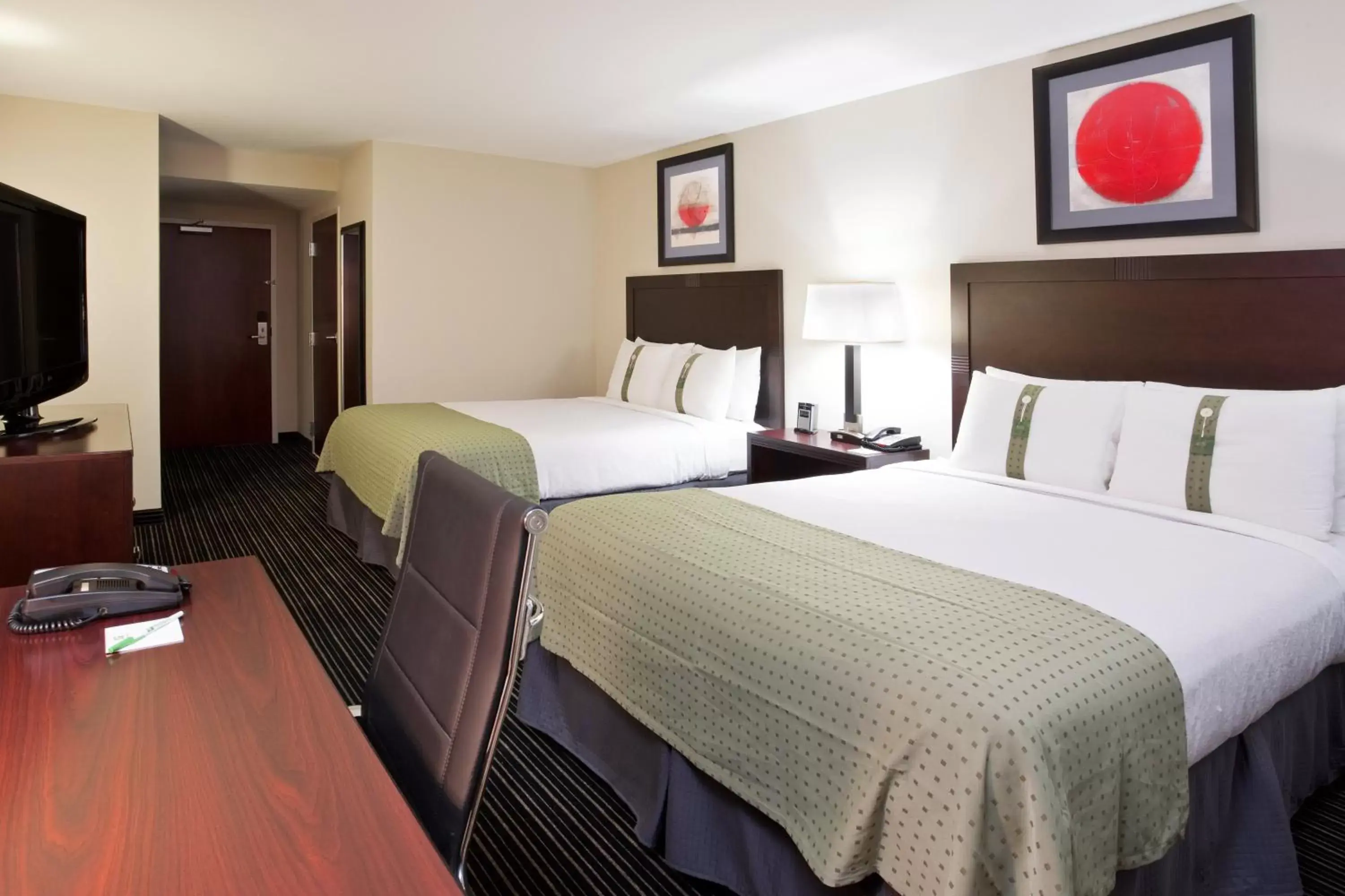 Photo of the whole room, Bed in Holiday Inn Columbus-Hilliard, an IHG Hotel