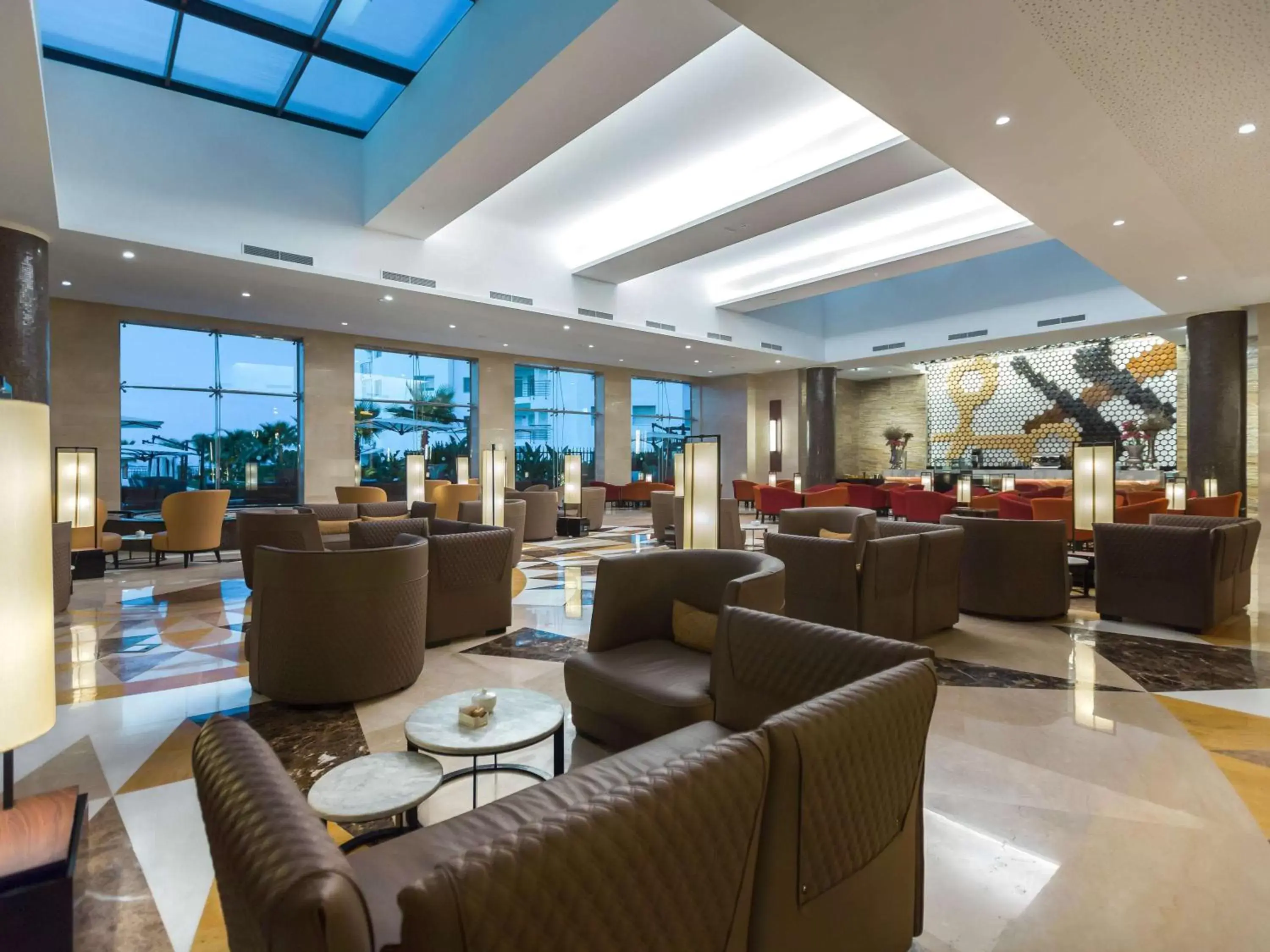 Lounge or bar in Mövenpick Hotel du Lac Tunis