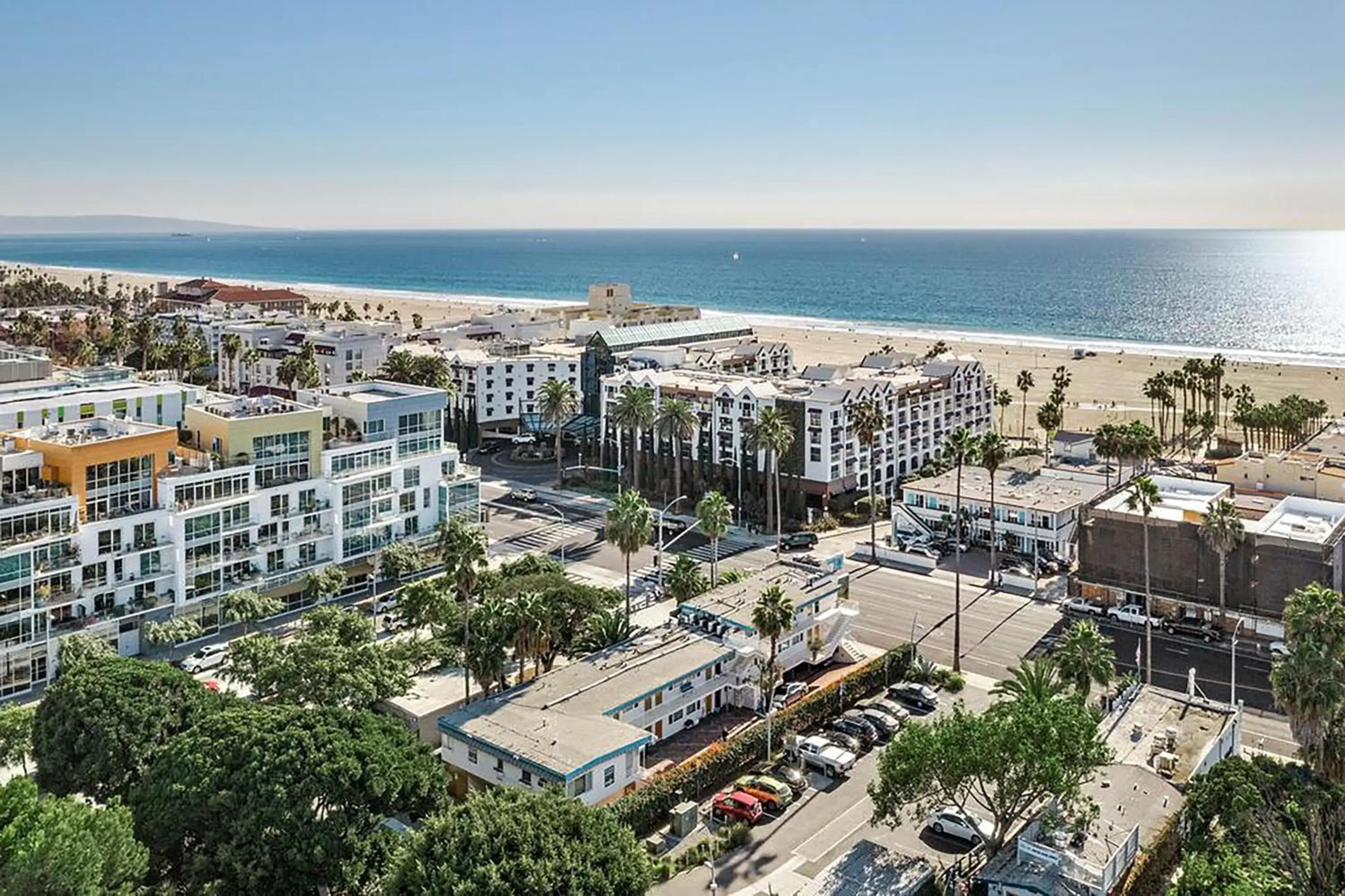 Nearby landmark, Bird's-eye View in Ocean Lodge Santa Monica Beach Hotel