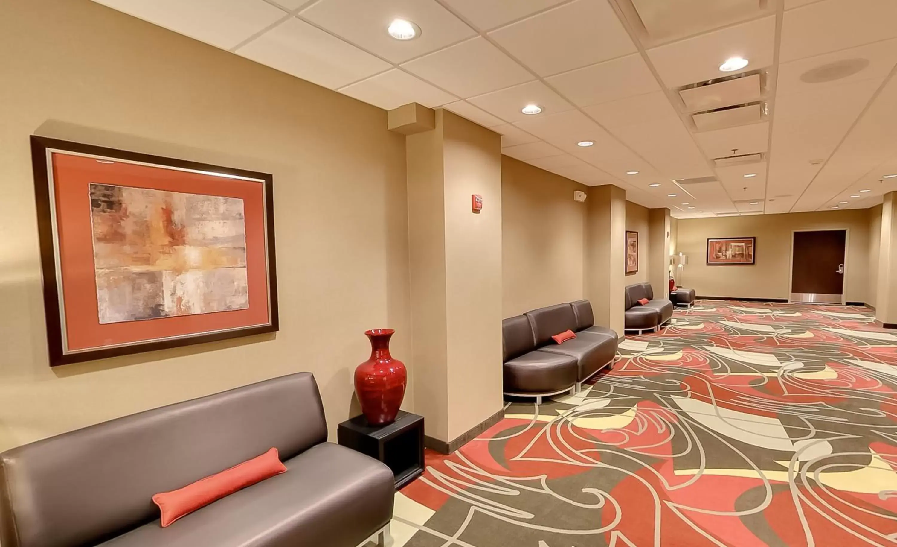 Meeting/conference room in Holiday Inn Express & Suites Plymouth - Ann Arbor Area, an IHG Hotel