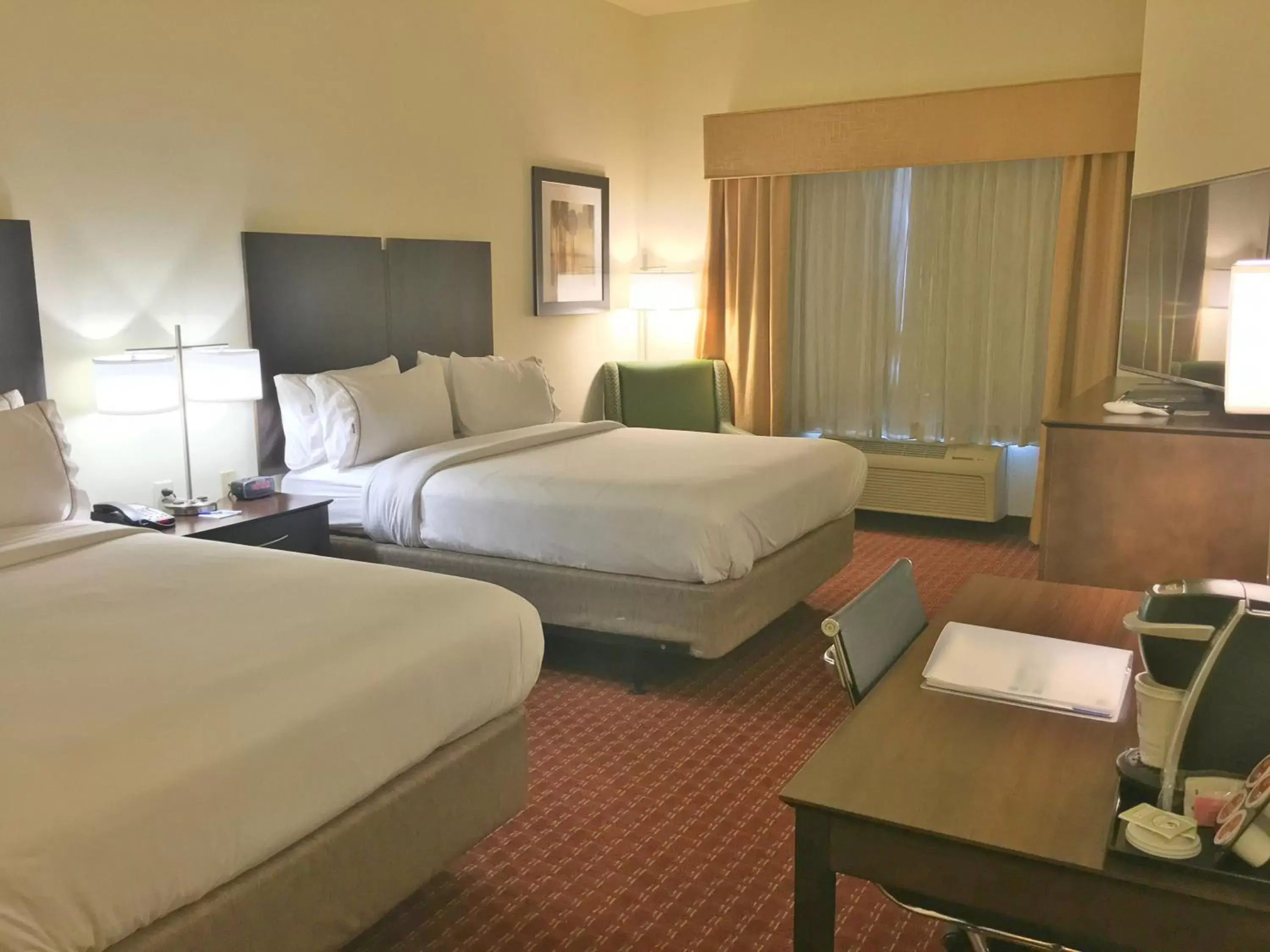 Photo of the whole room, Bed in Holiday Inn Express DeFuniak Springs, an IHG Hotel