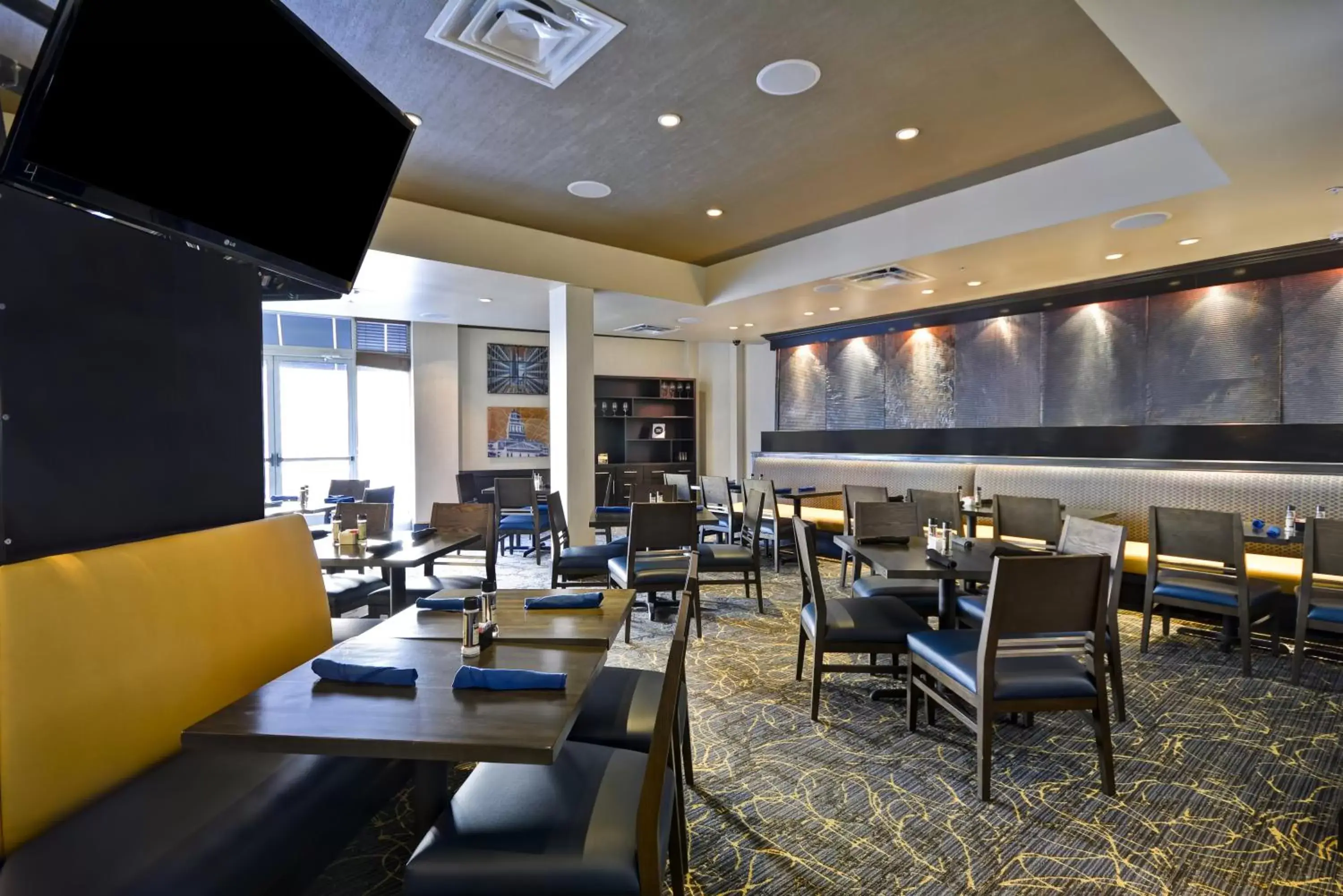 Restaurant/Places to Eat in Holiday Inn Hotel Detroit Metro Airport, an IHG Hotel